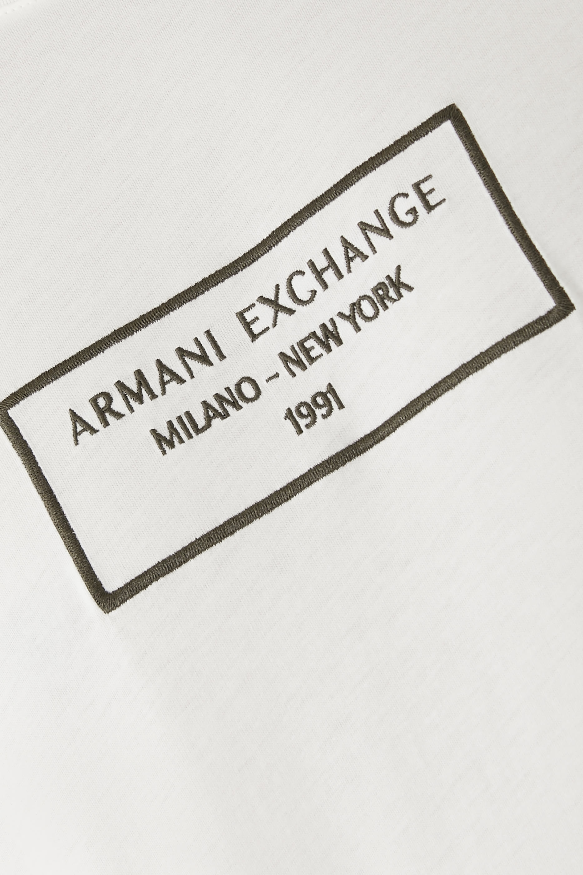 تيشيرت بشعار الماركة