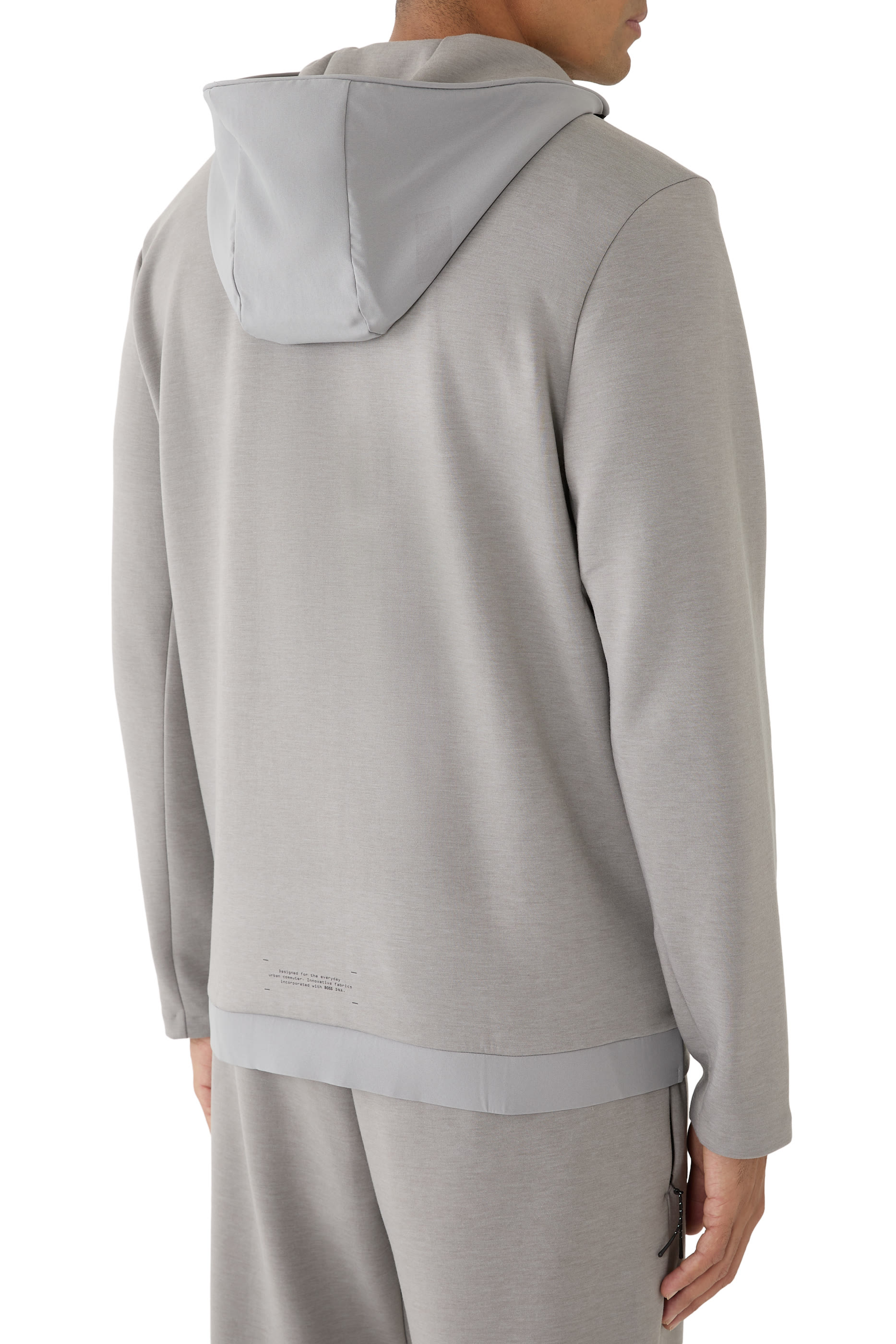 جاكيت رياضي بغطاء رأس خامات تتحكم في الروائح