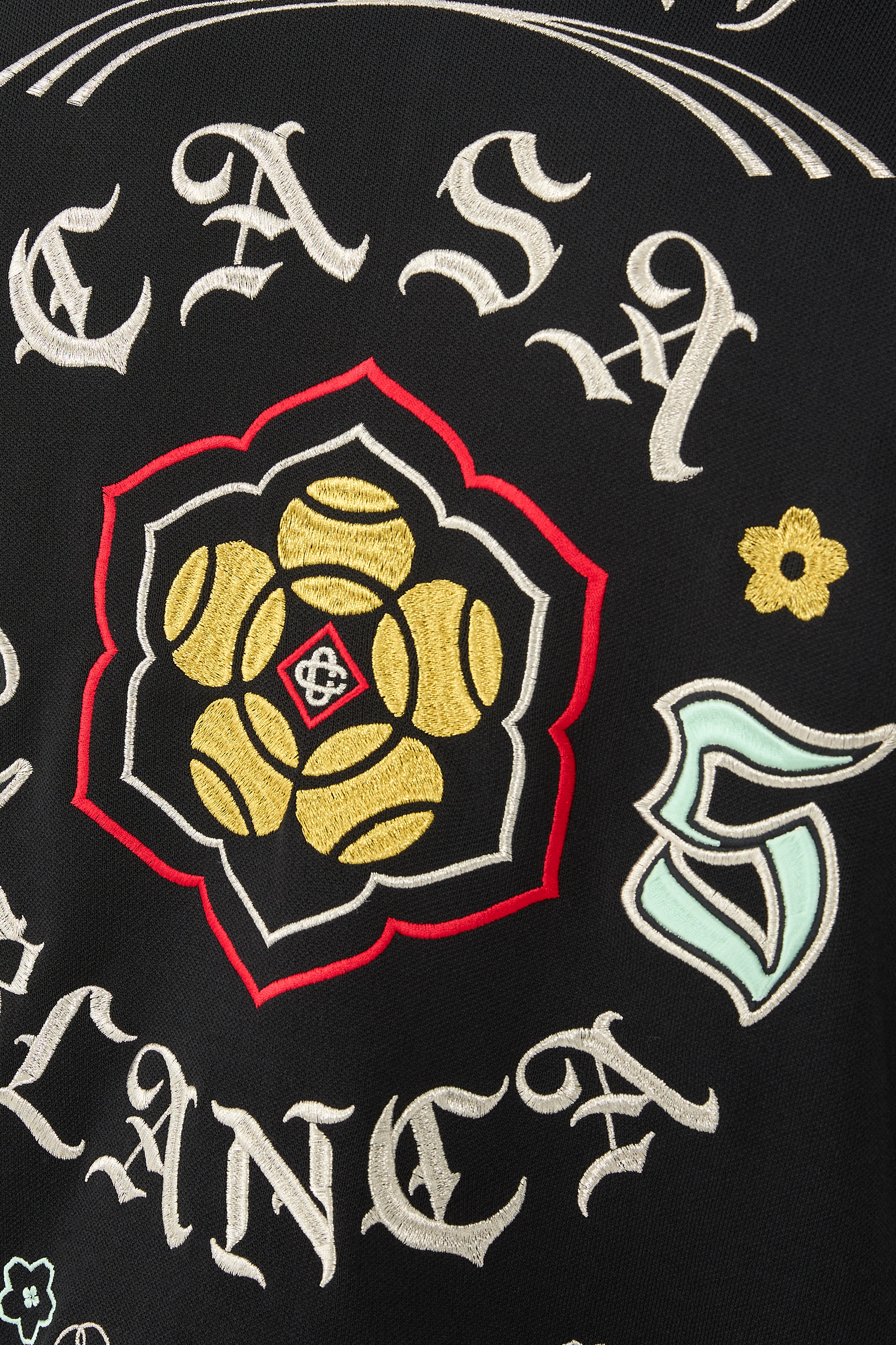 جاكيت رياضي مطرز