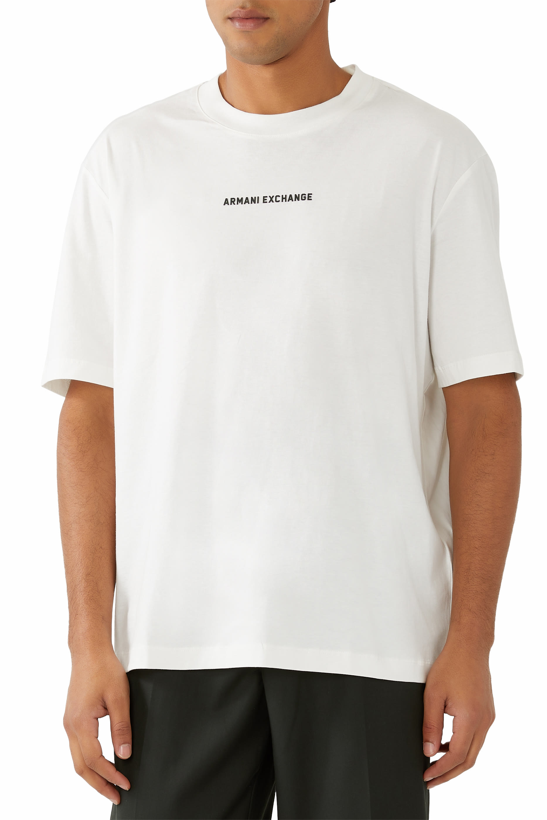 تيشيرت بطبعة شعار الماركة في الخلف والأمام