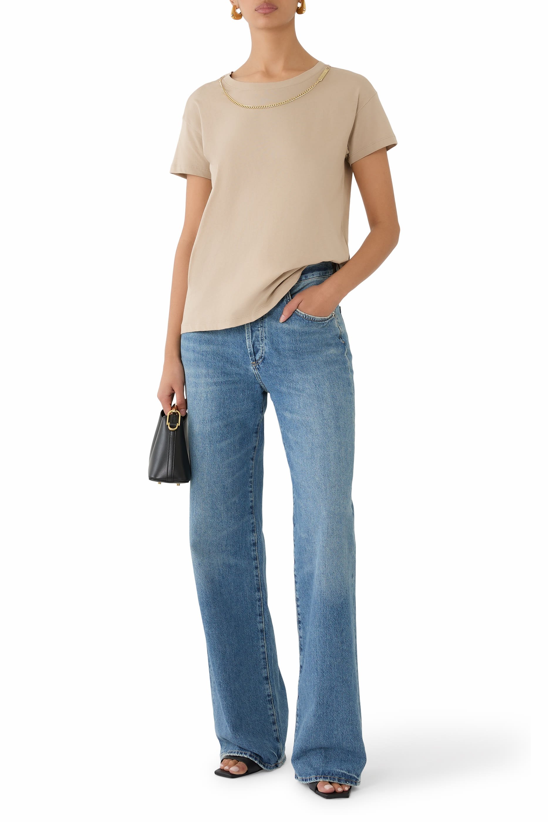 تيشيرت بياقة مزينة بسلسلة من تشكيلة الملابس شبه الرسمية