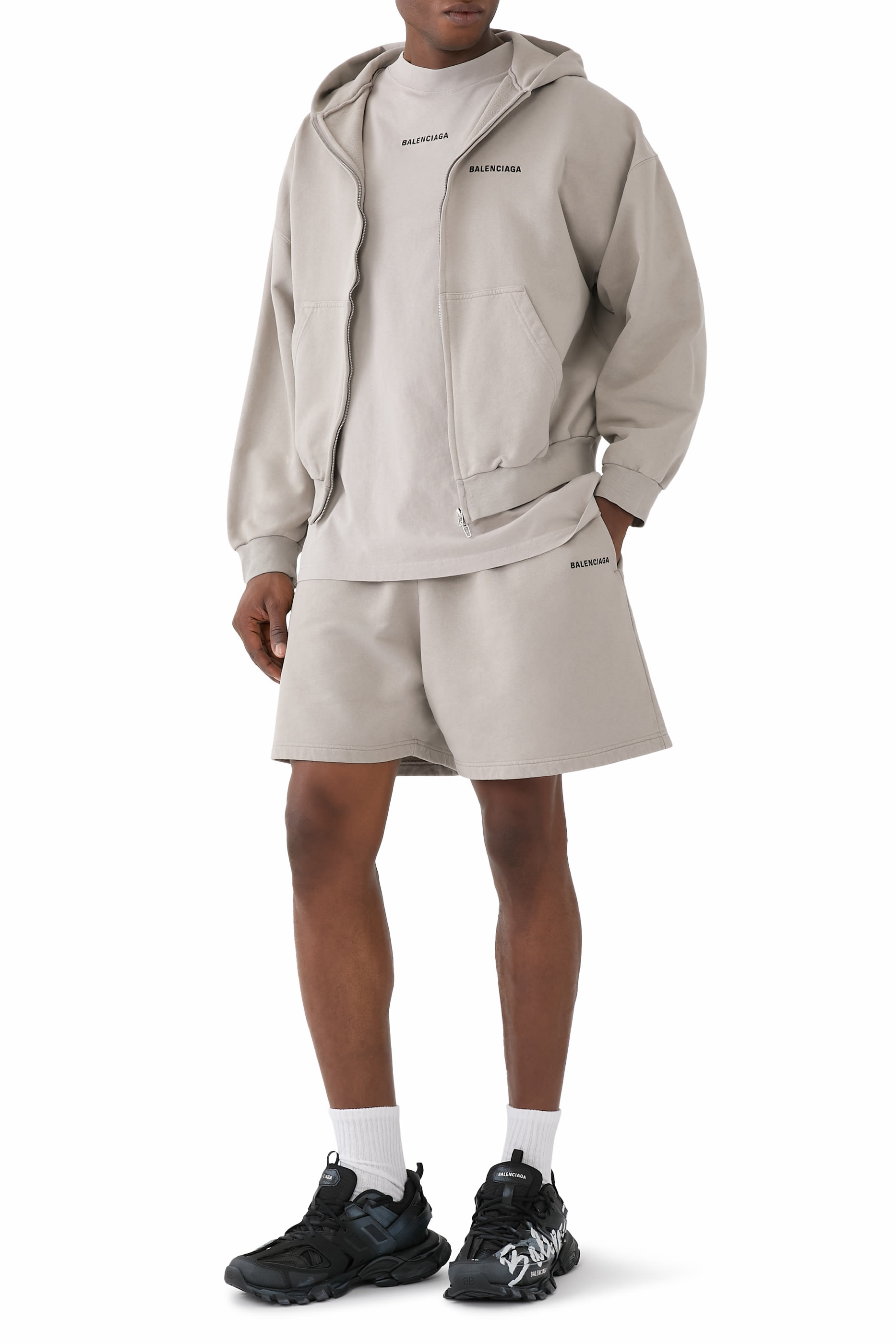 تيشيرت بقصة فضفاضة قليلا