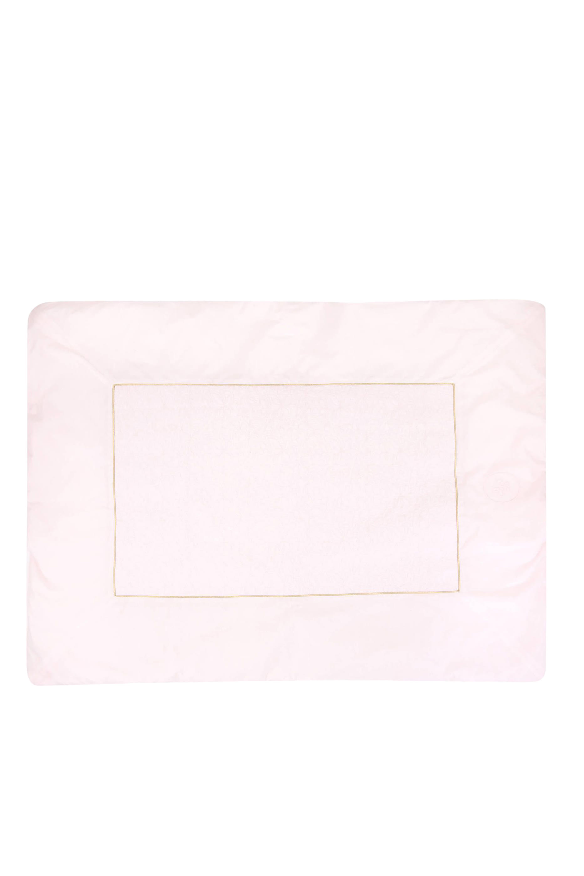 بطانية مطرزة