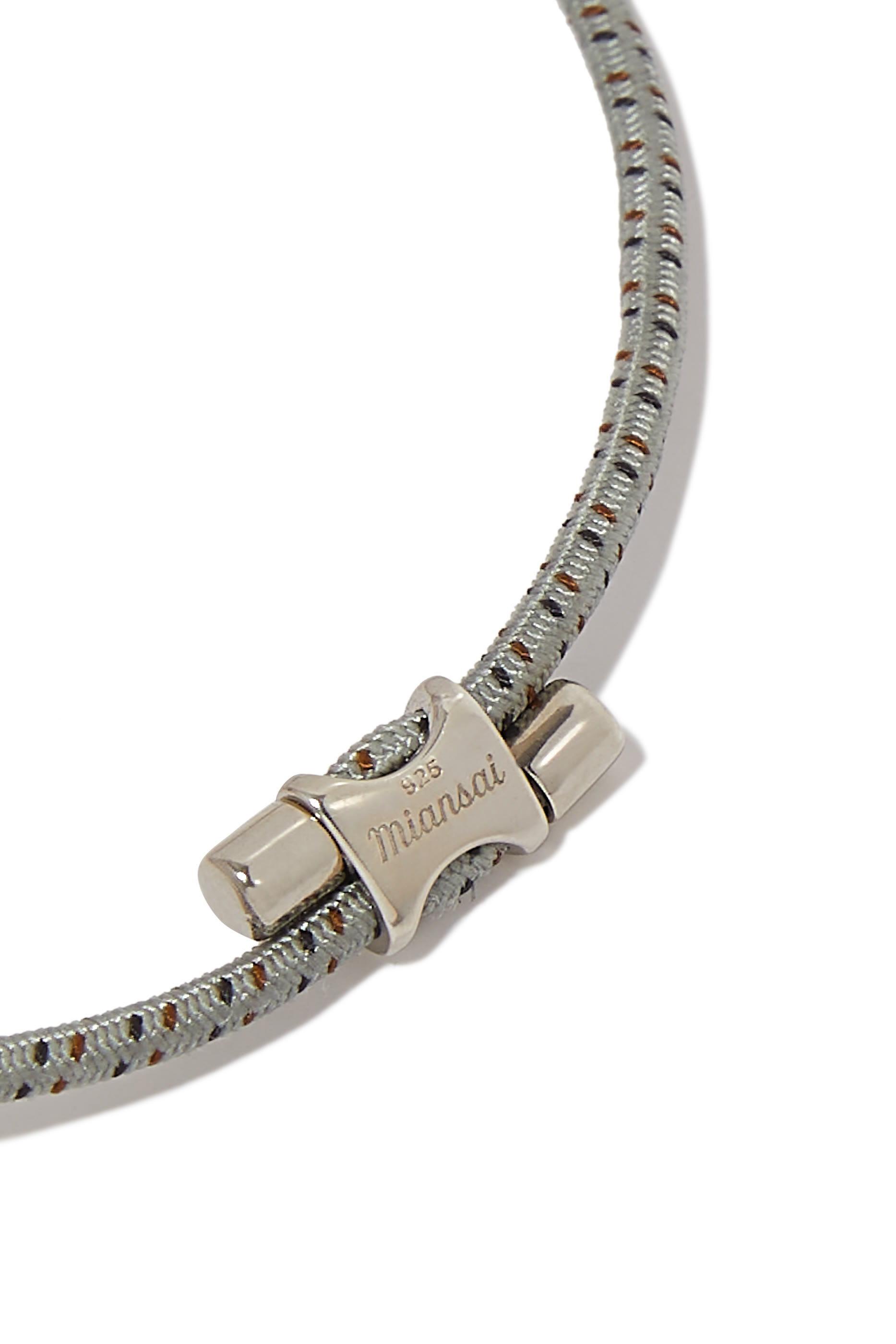 سوار أنكس بعقد