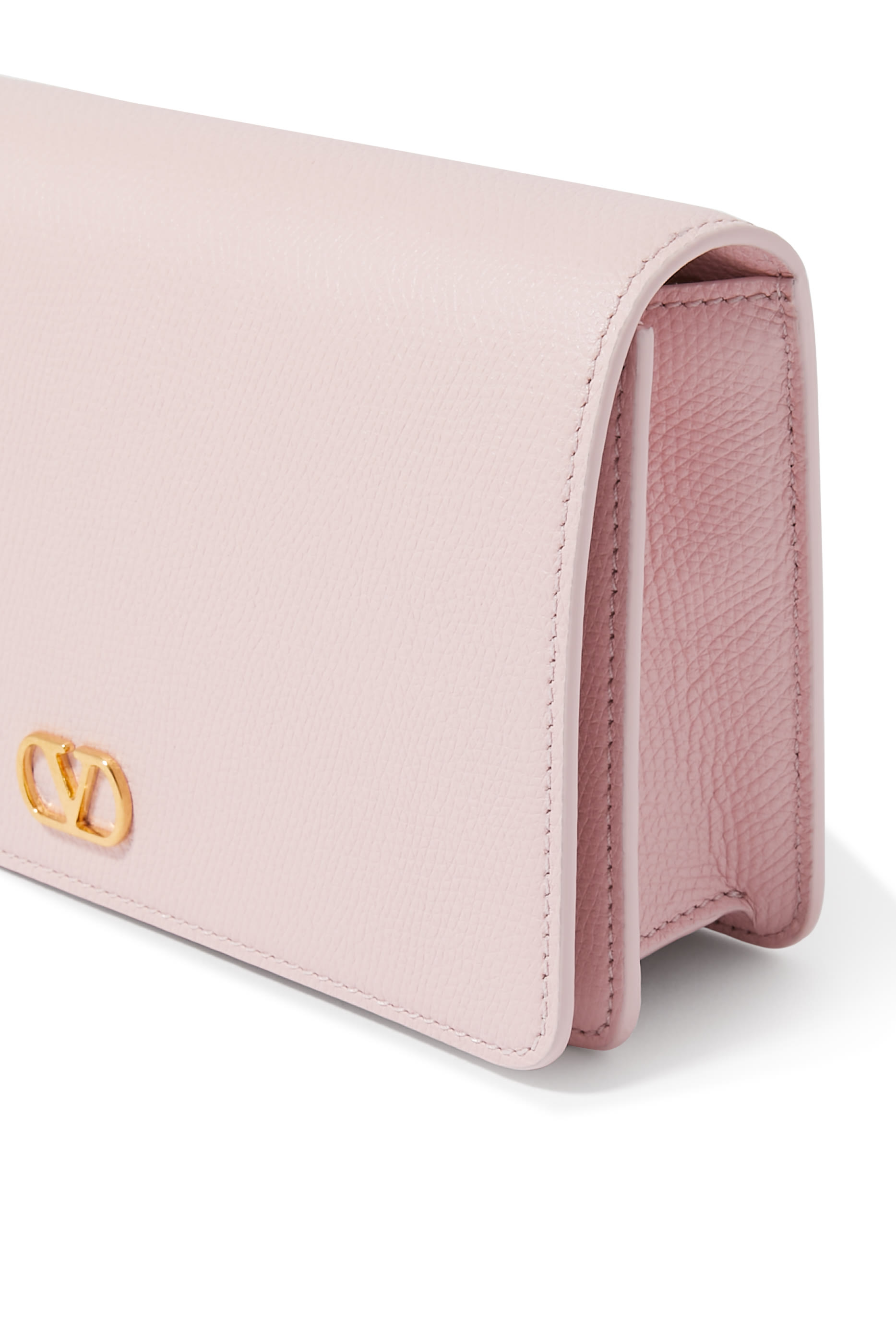 محفظة بحمالة وحلية شعار الماركة