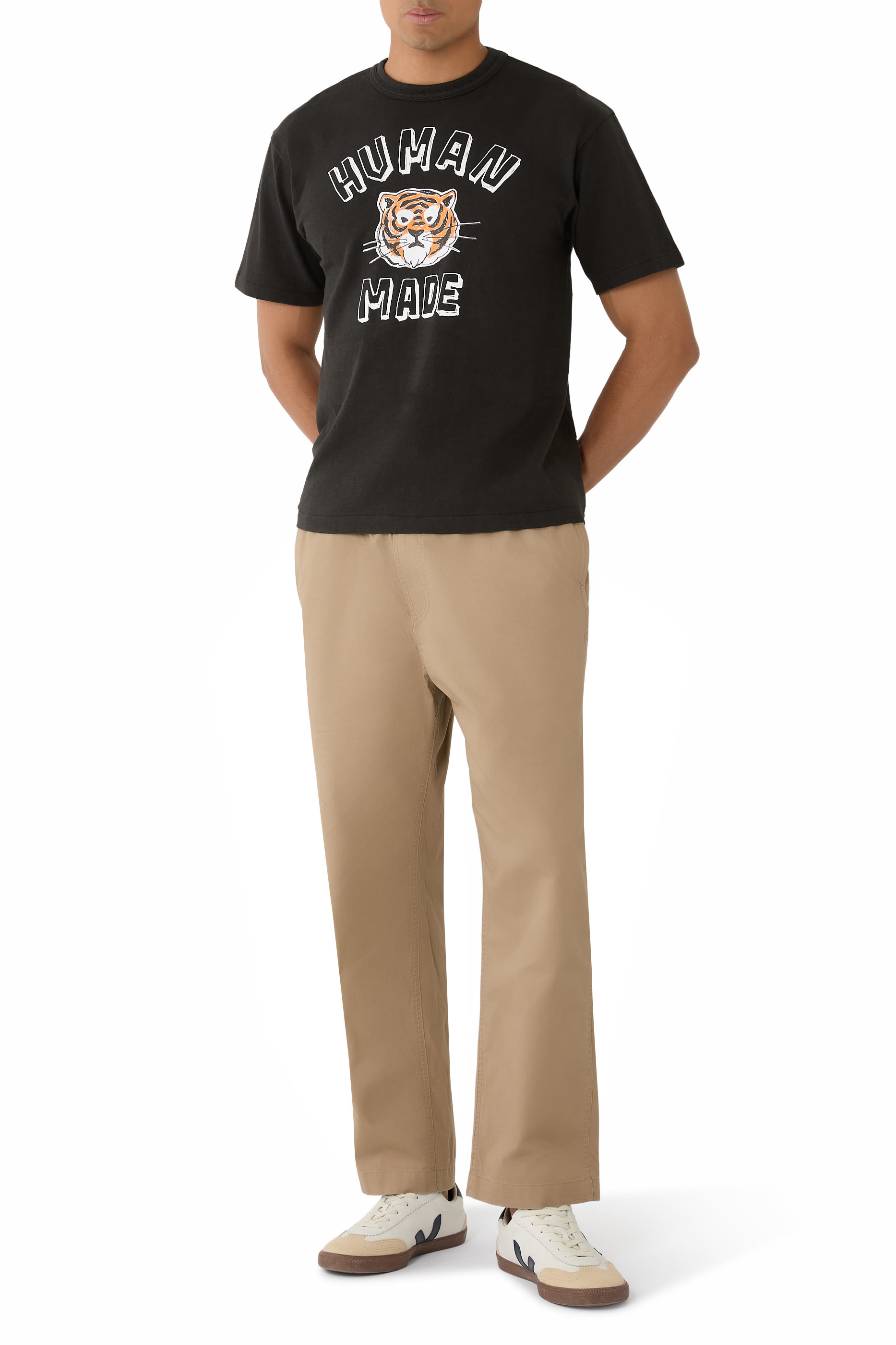 تيشيرت بطبعة غرافيكية