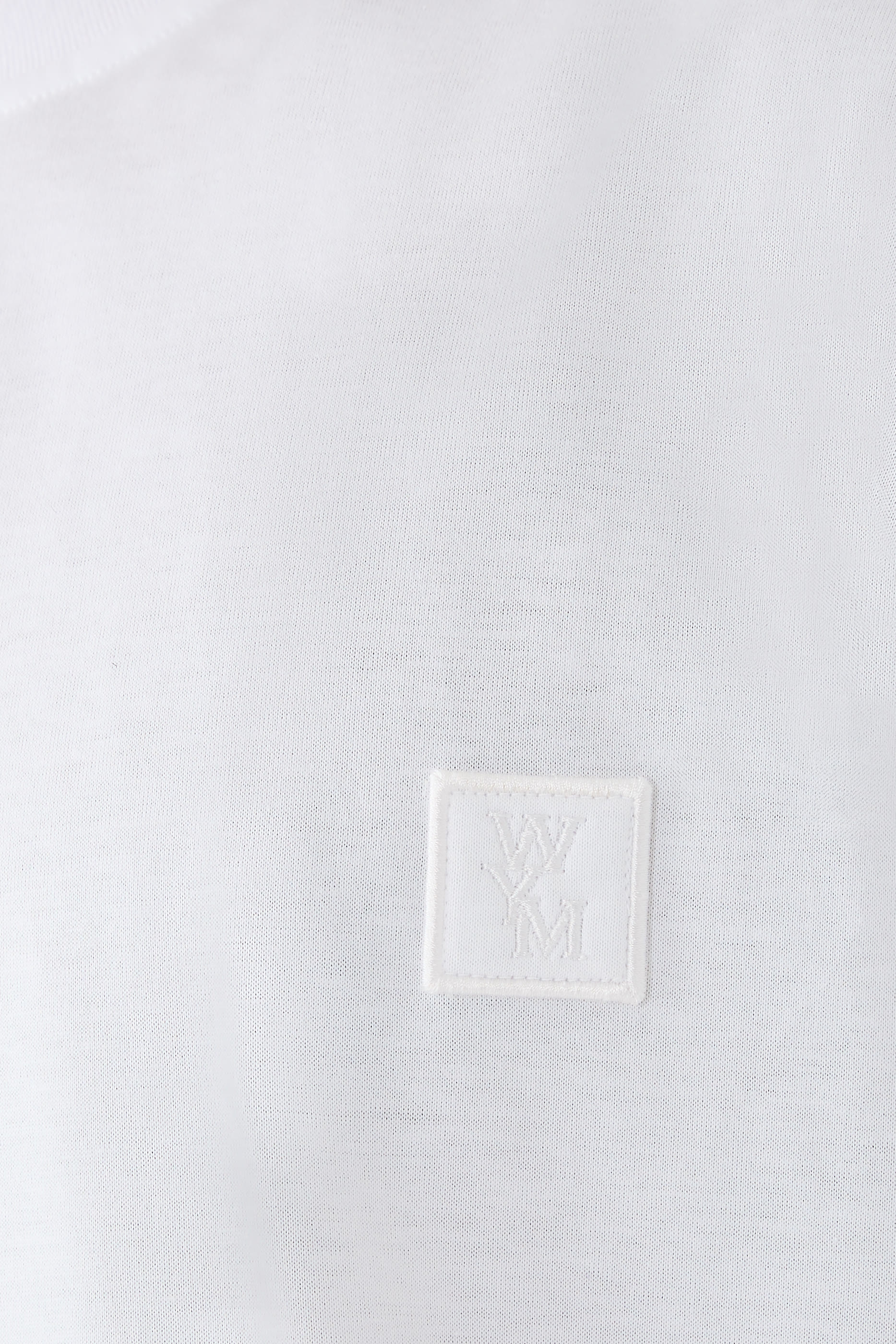 تيشيرت بأكمام قصيرة