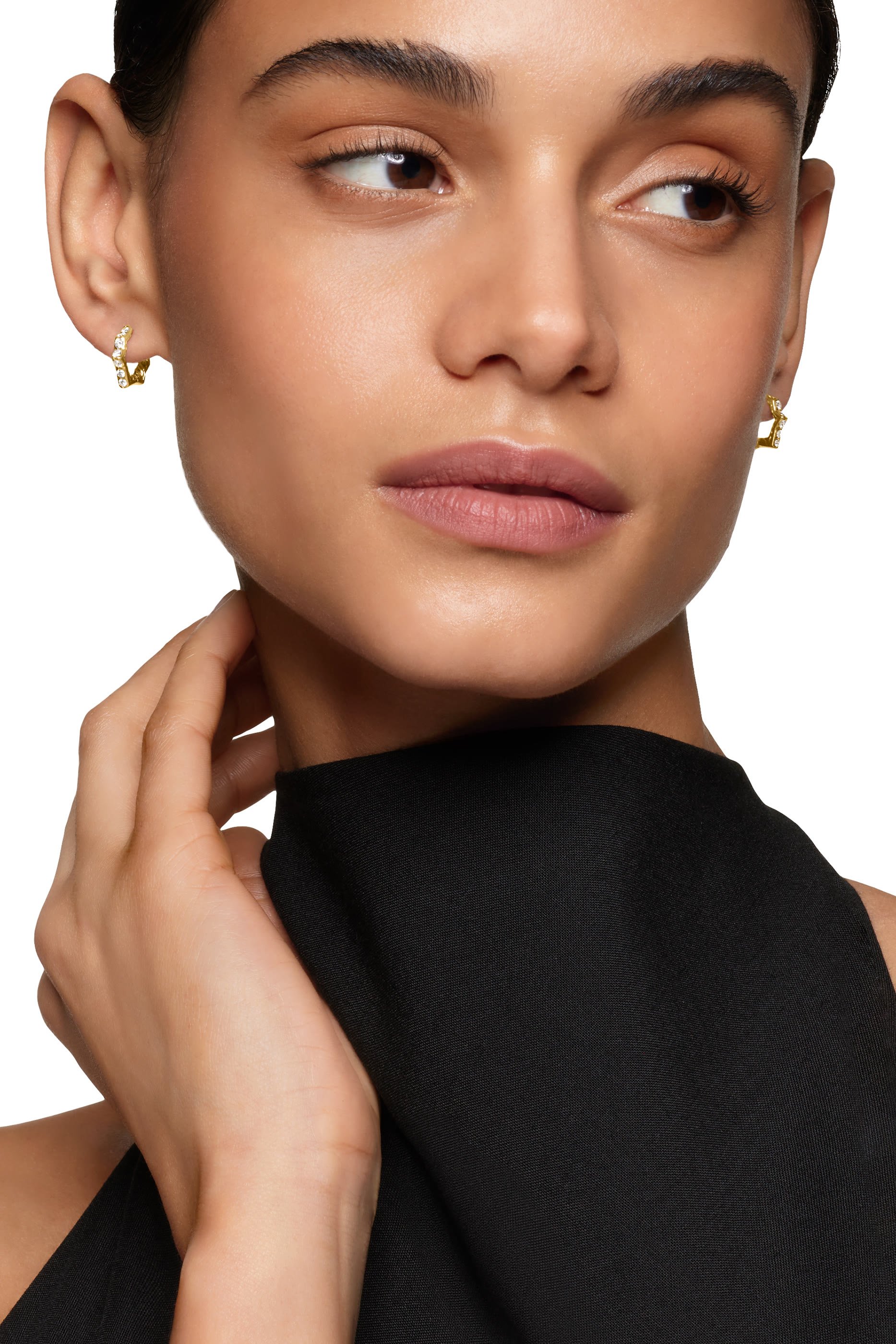 أقراط دائرية ستاكس بخطوط متعرجة مرصعة بماس، ذهب أصفر عيار 18