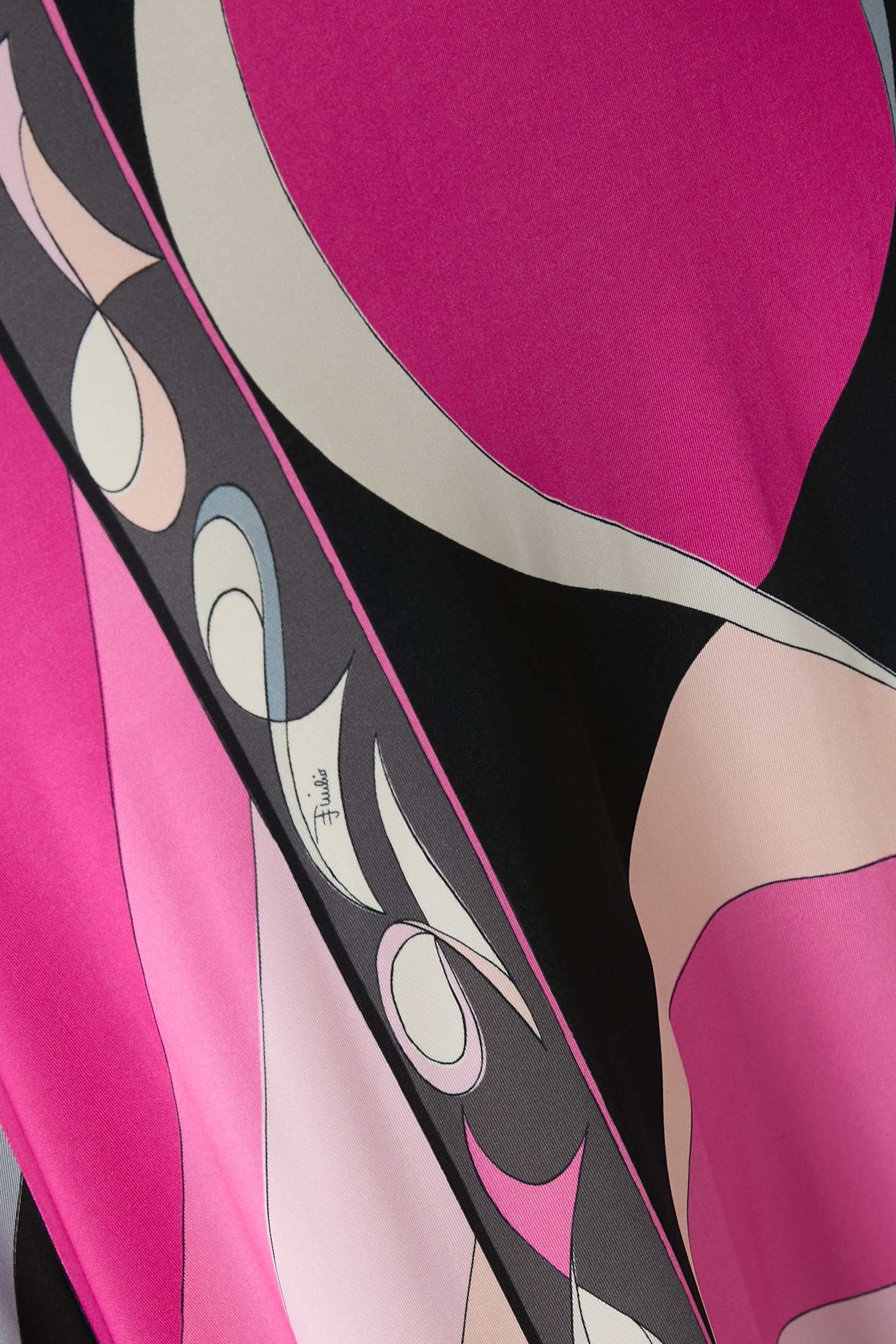 تنورة طويلة مزينة بطبعة بيكسي