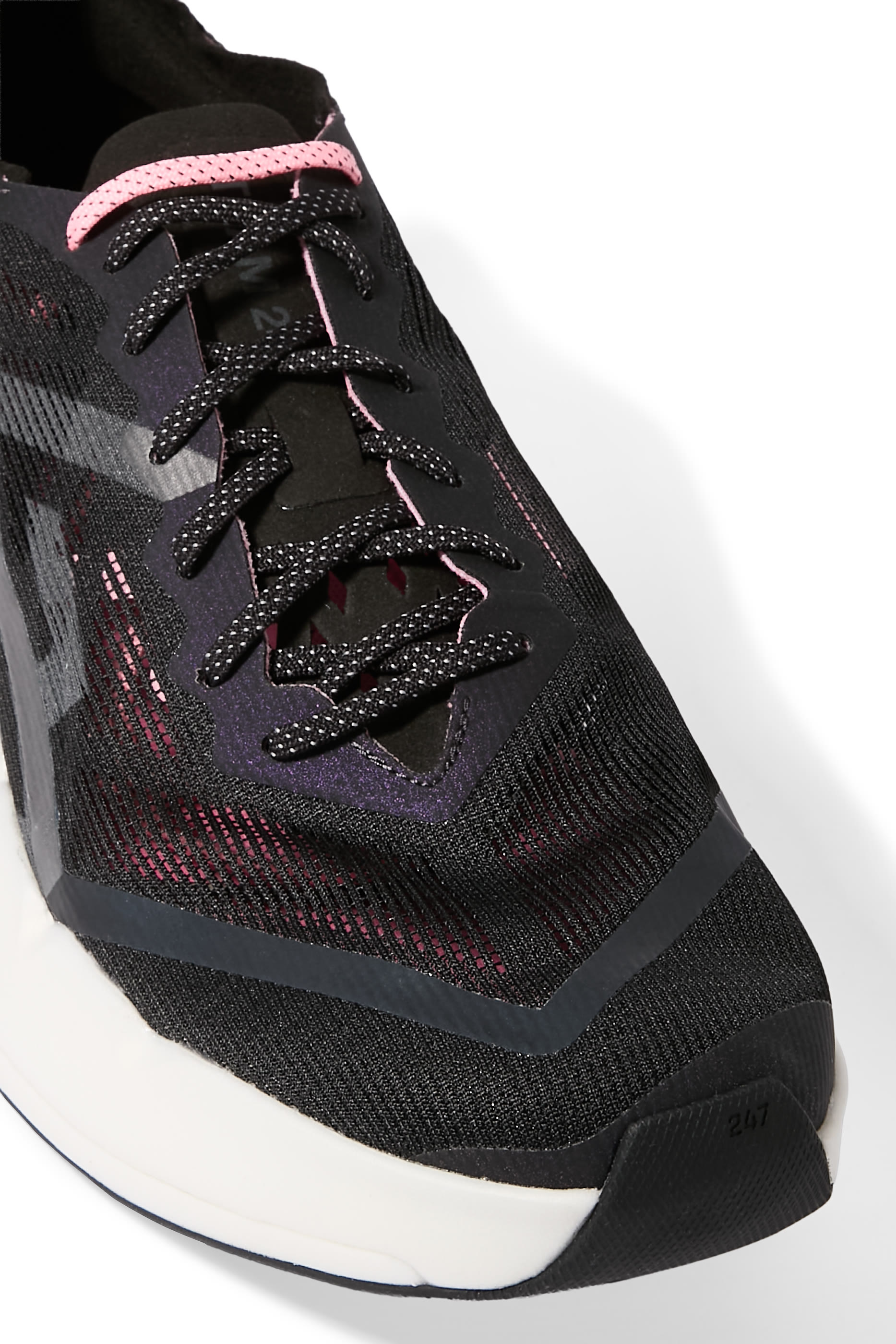 سنيكرز ارك-4 إليت بأربطة للإغلاق