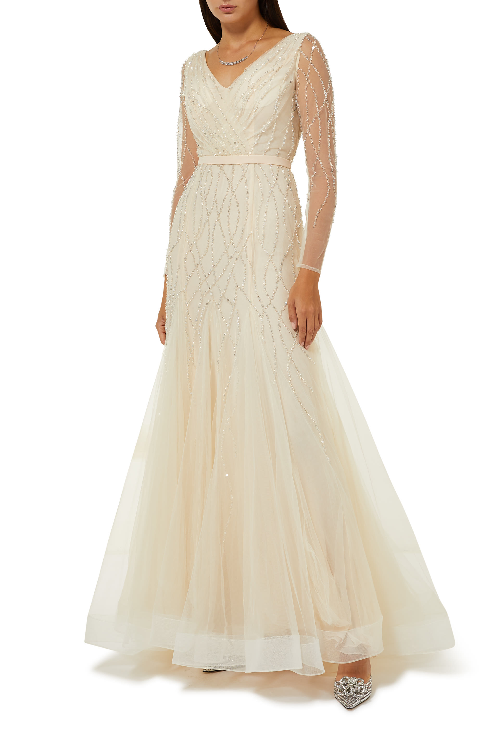 فستان سهرة بأكمام طويلة مرصع