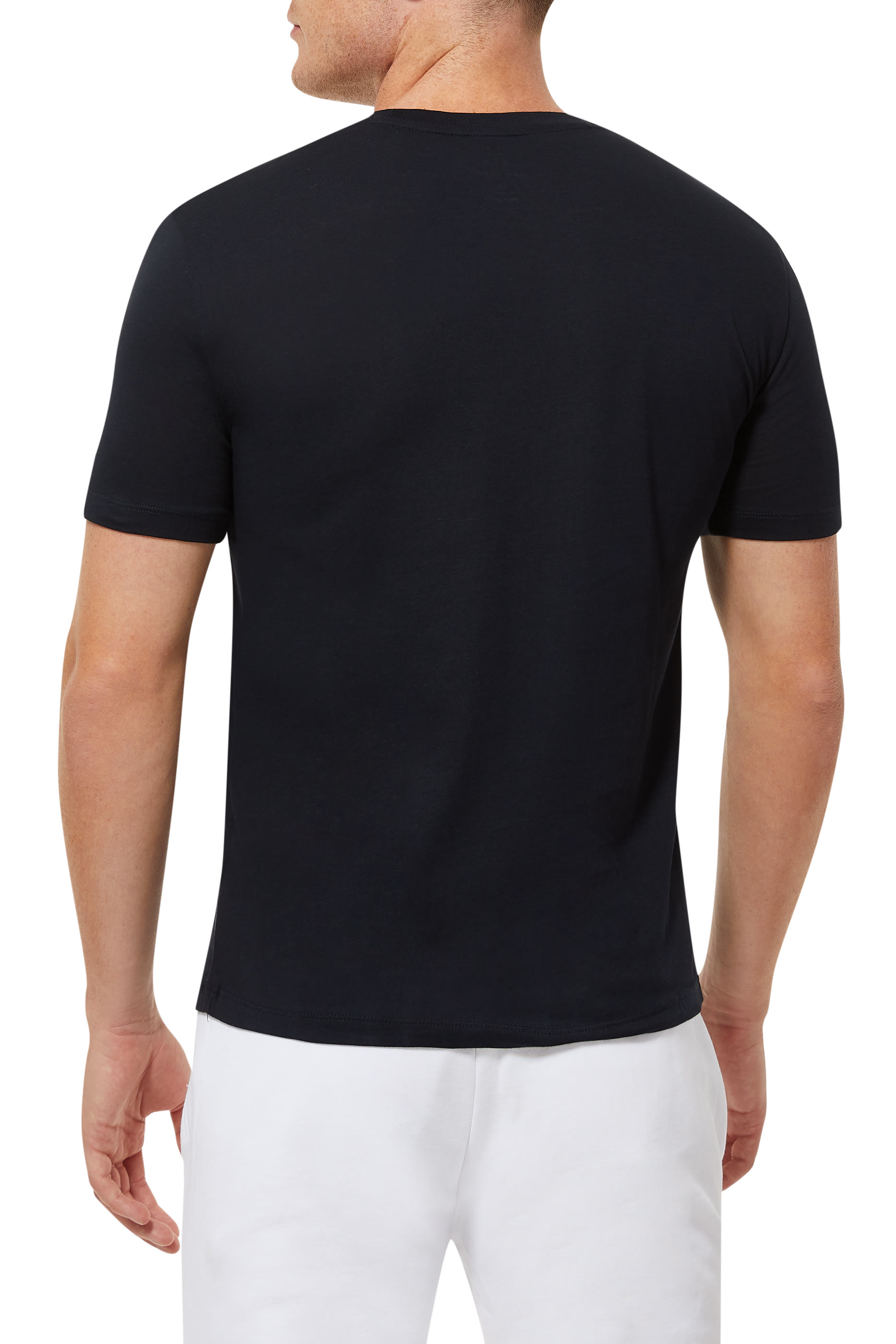 تي شيرت بطبعة حروف شعار الماركة 