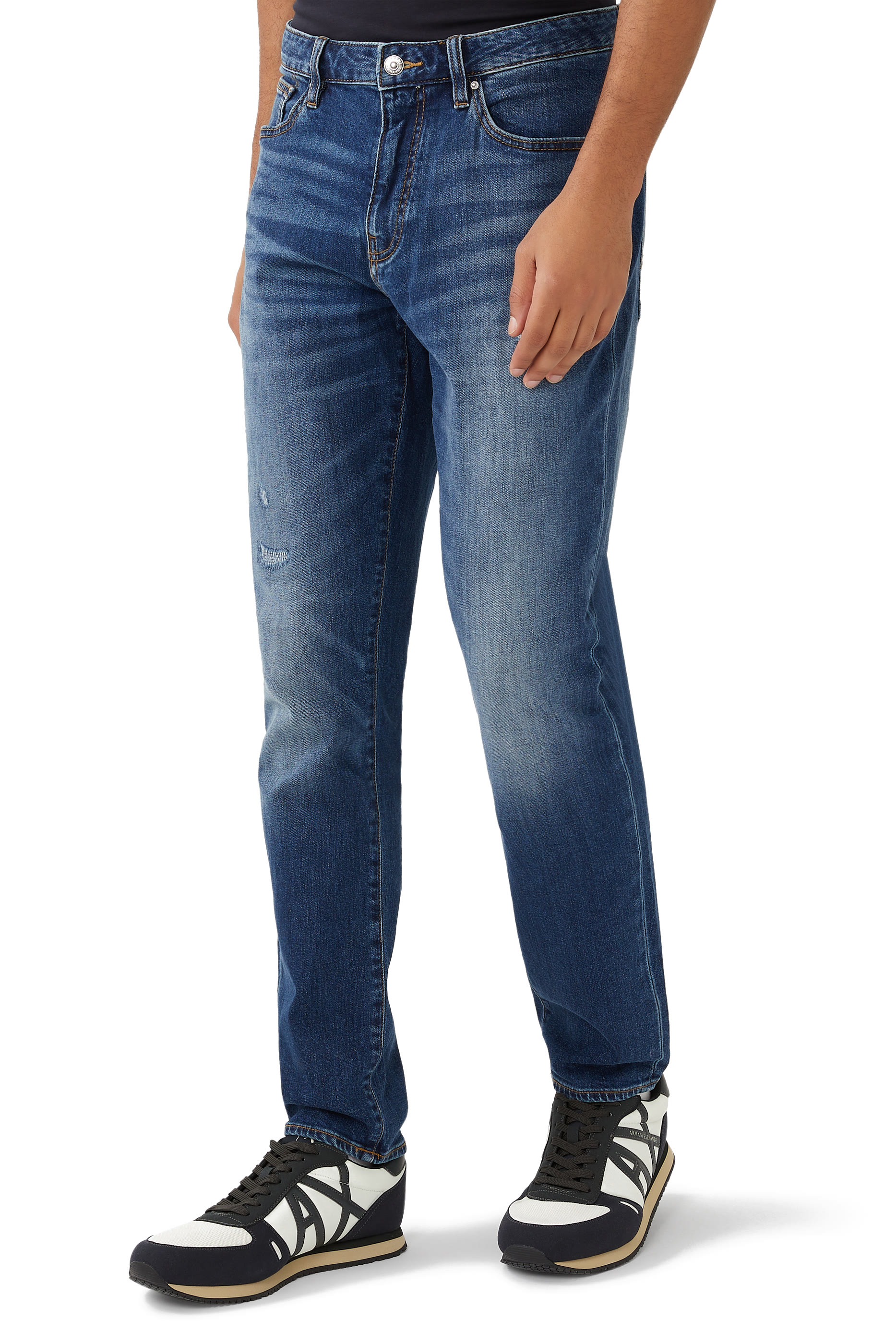 بنطال جينز بقصة ضيقة