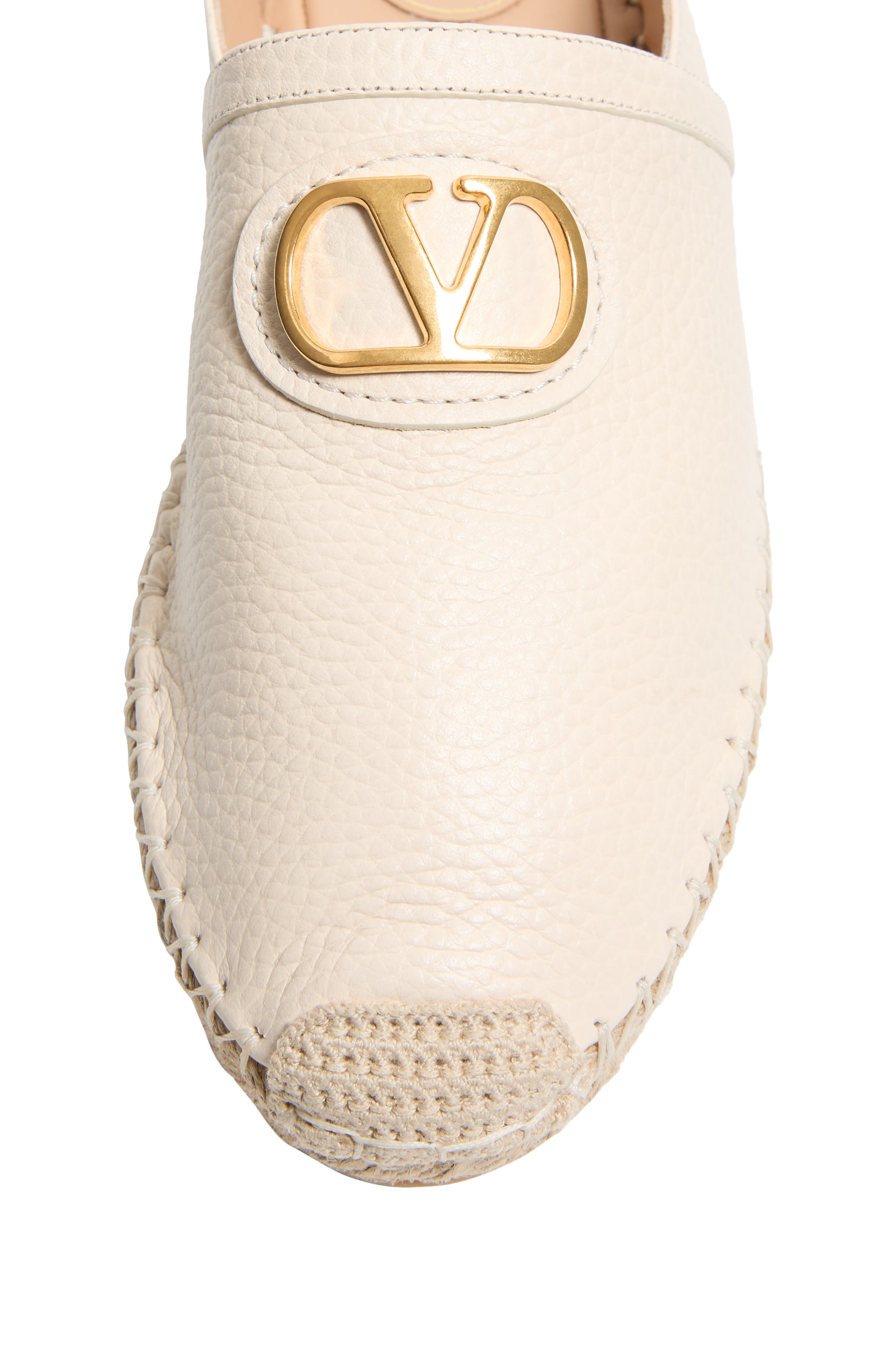 حذاء بالرينا بحلية شعار الماركة