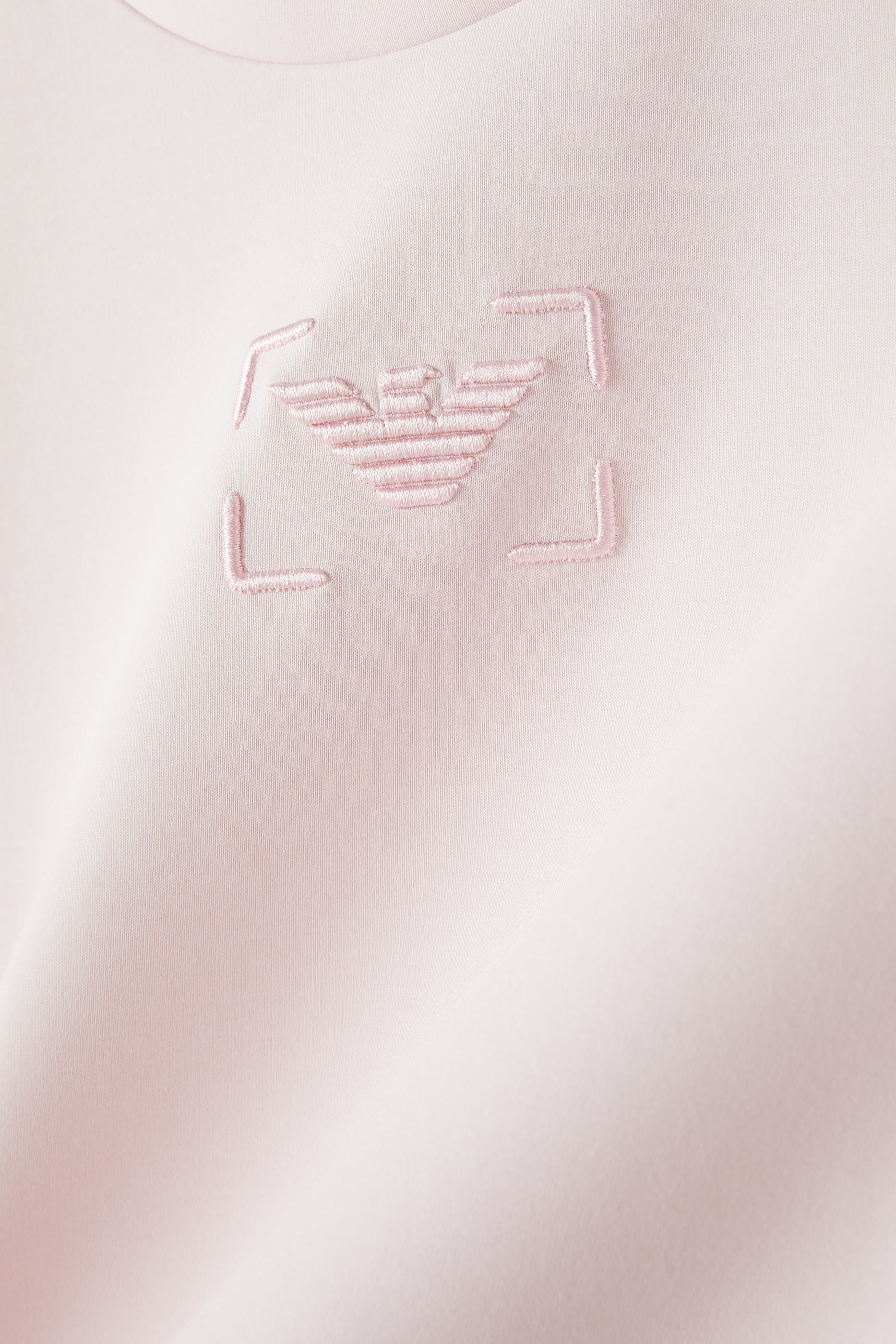 تيشيرت بشعار الماركة للأطفال