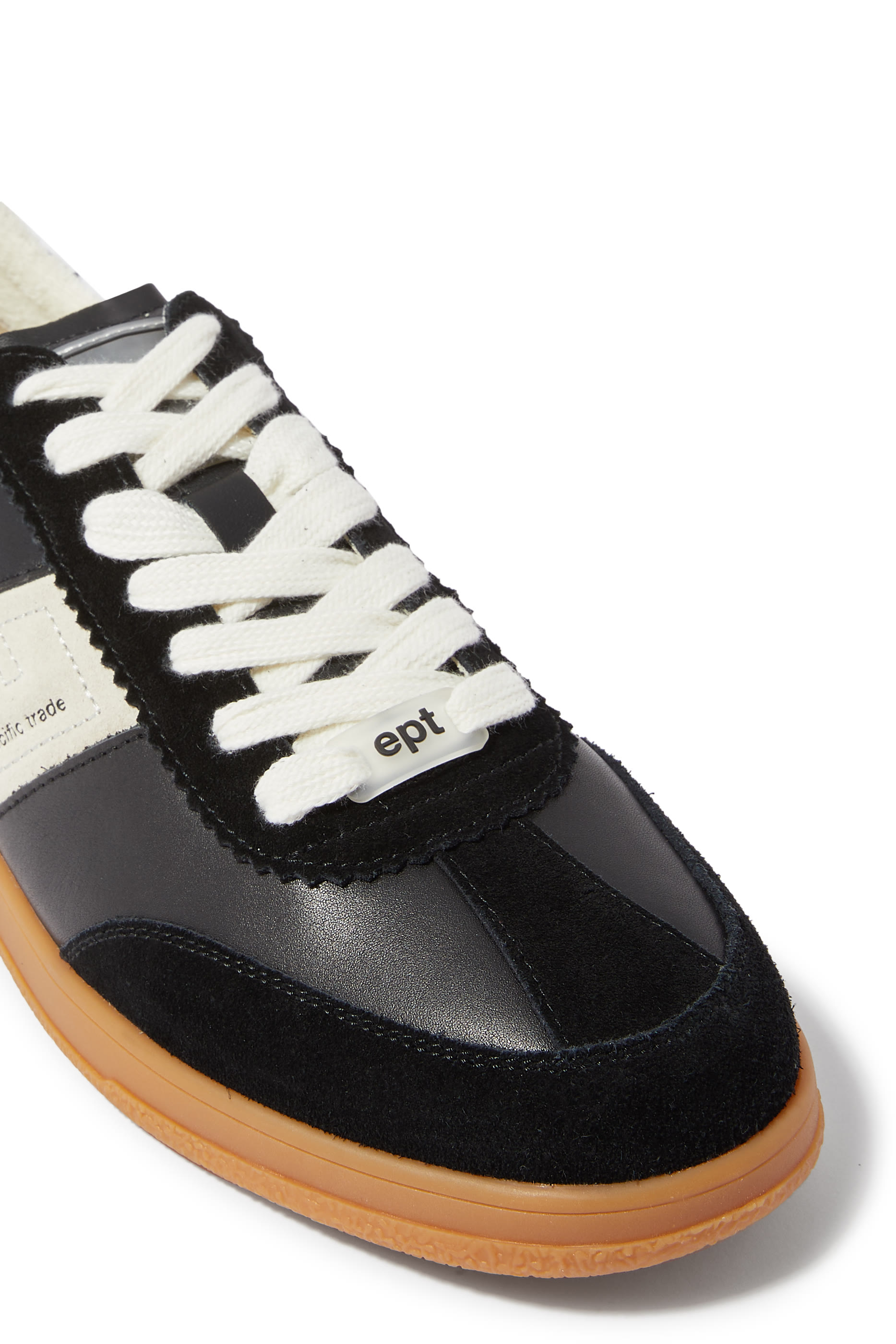 سنيكرز سانتوس