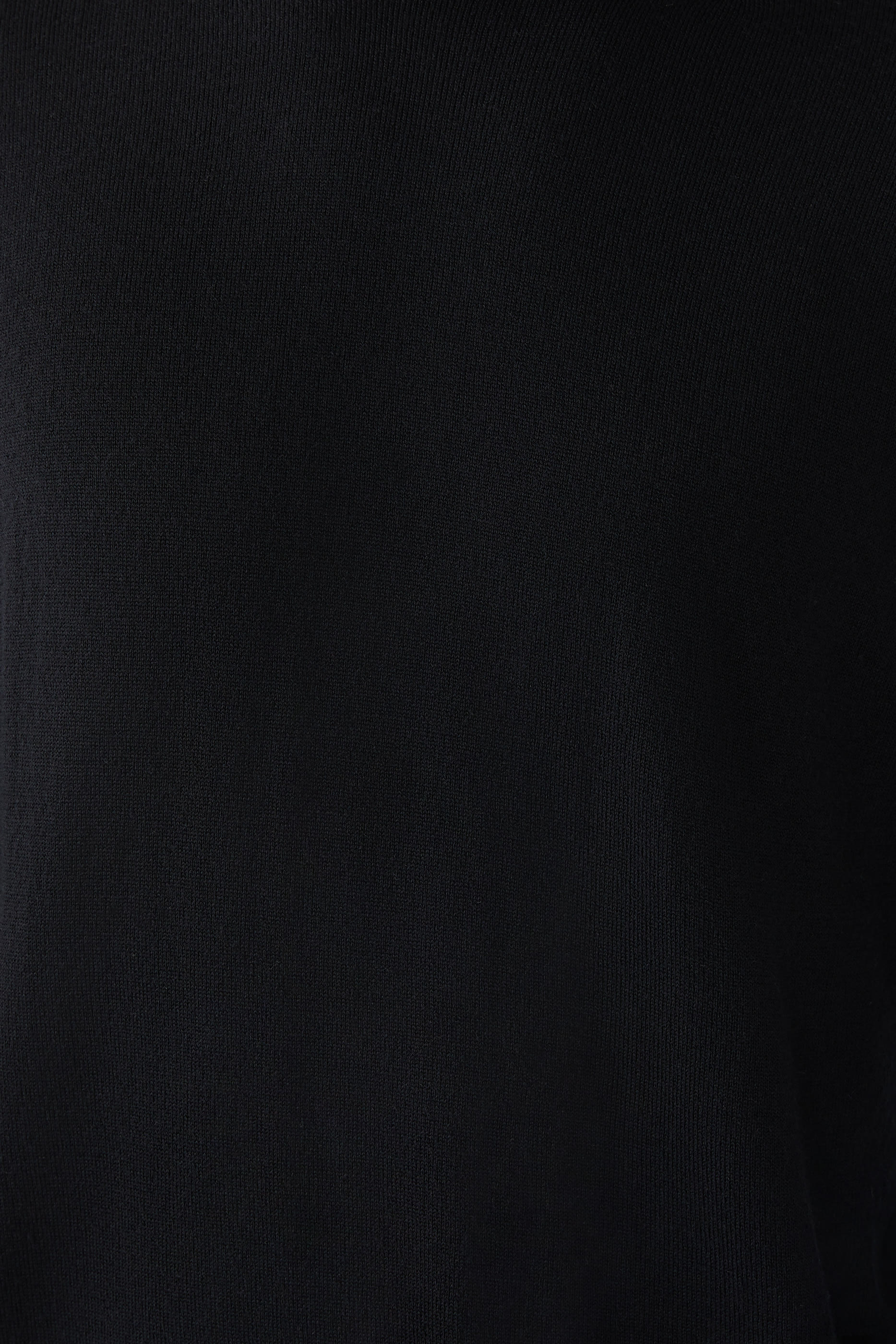 سترة بأكمام طويلة