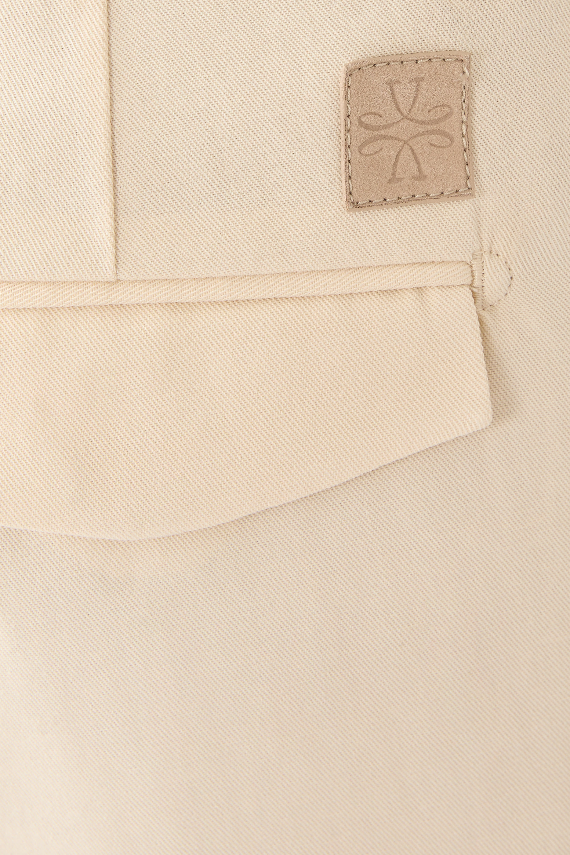 بنطال تشينو بانطالون بقصة عادية