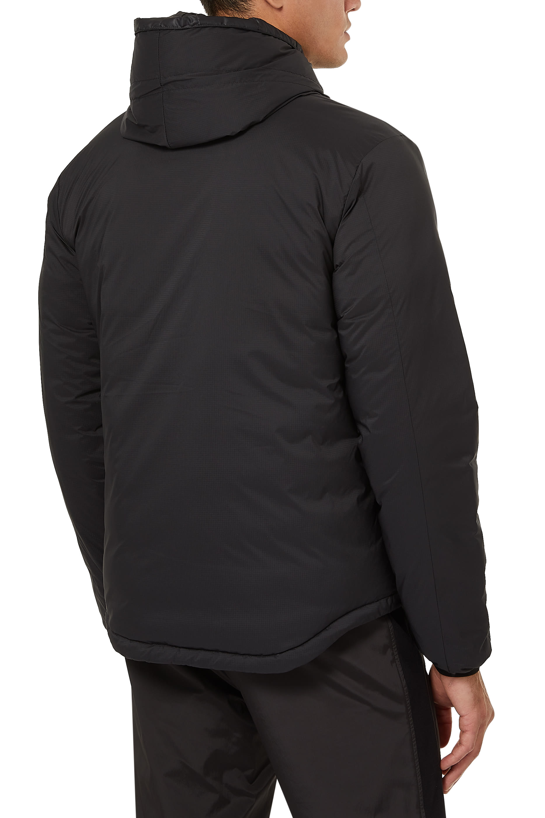 جاكيت لودج بغطاء رأس من قماش عازل