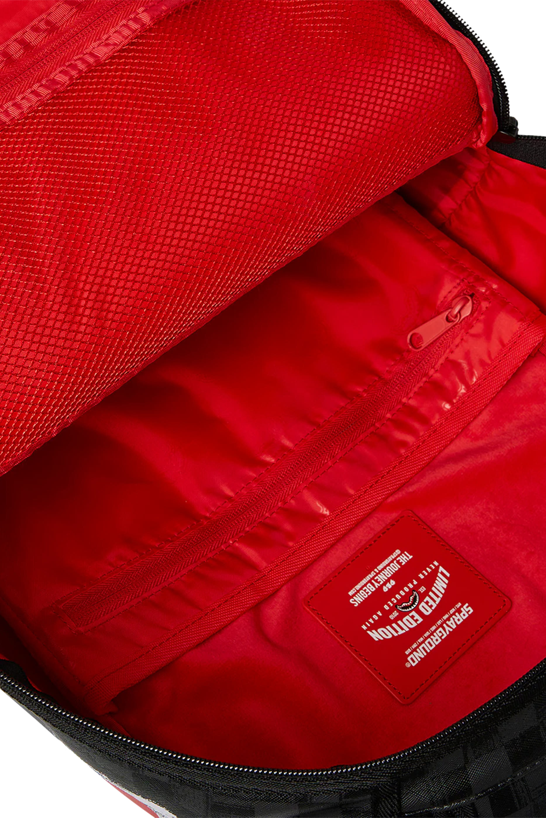 حقيبة ظهر بنقشة شعار الماركة بخط يدوي للأطفال