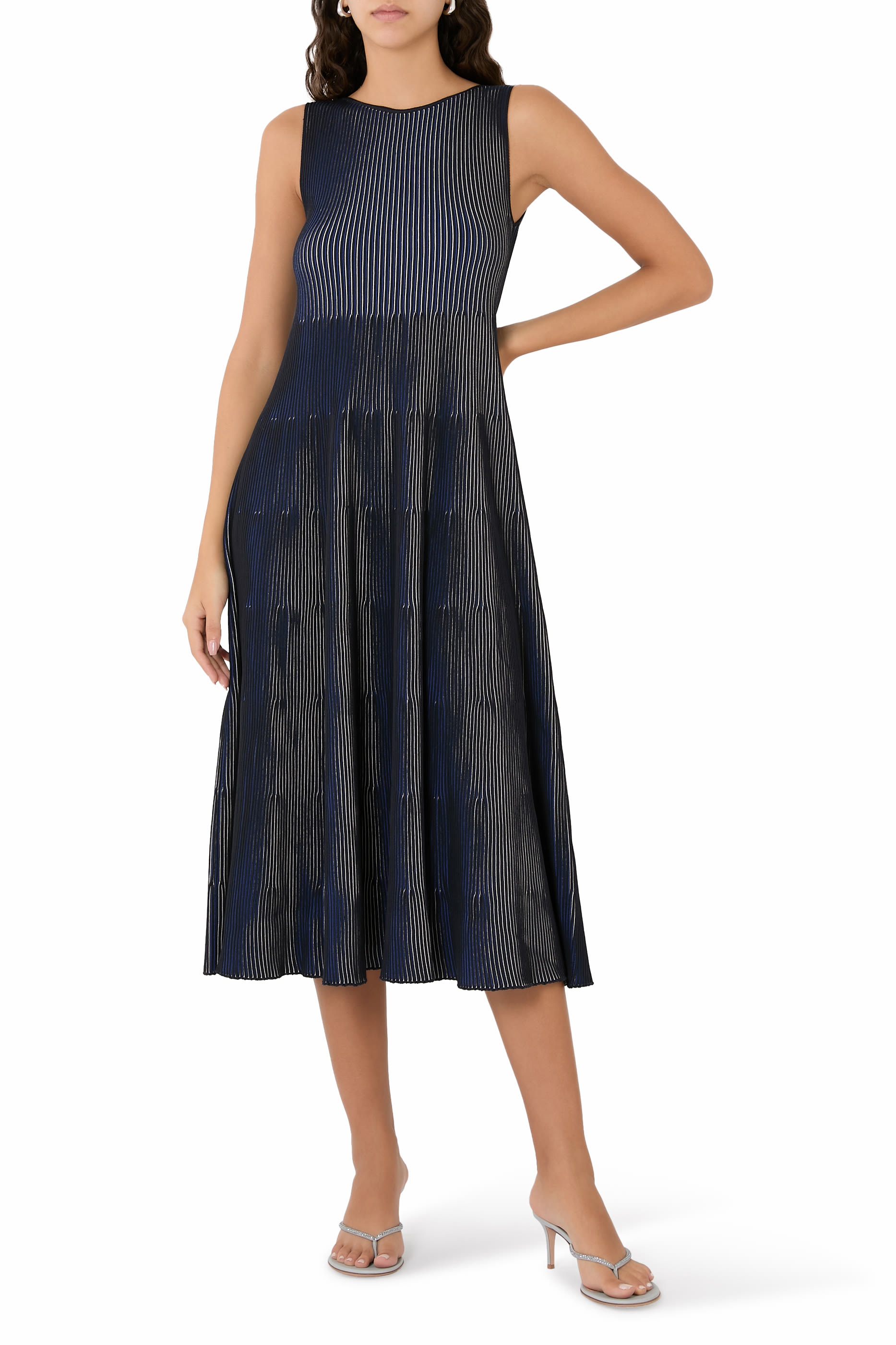 فستان بلا أكمام