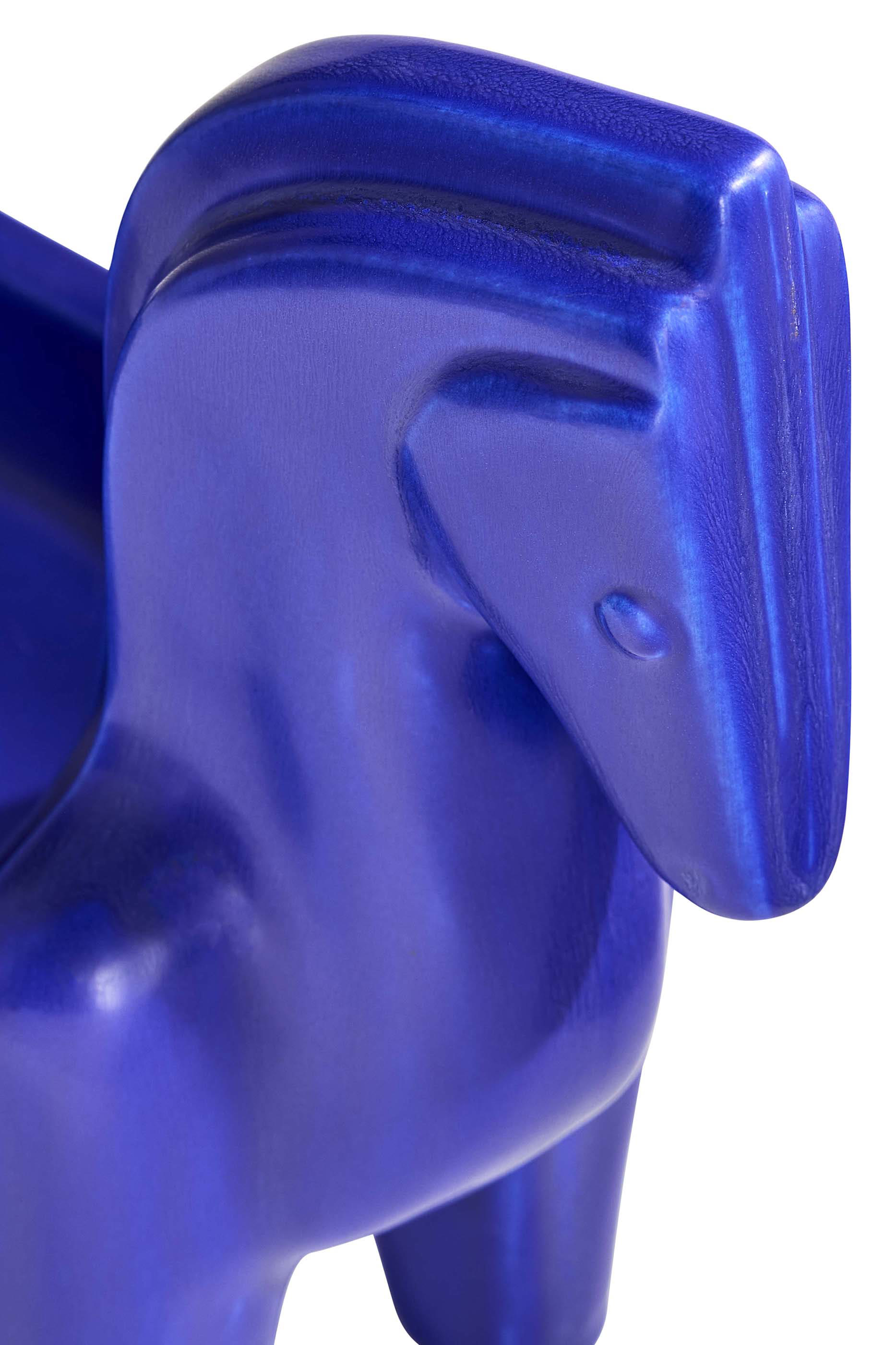 وعاء بتصميم حصان كوبالت