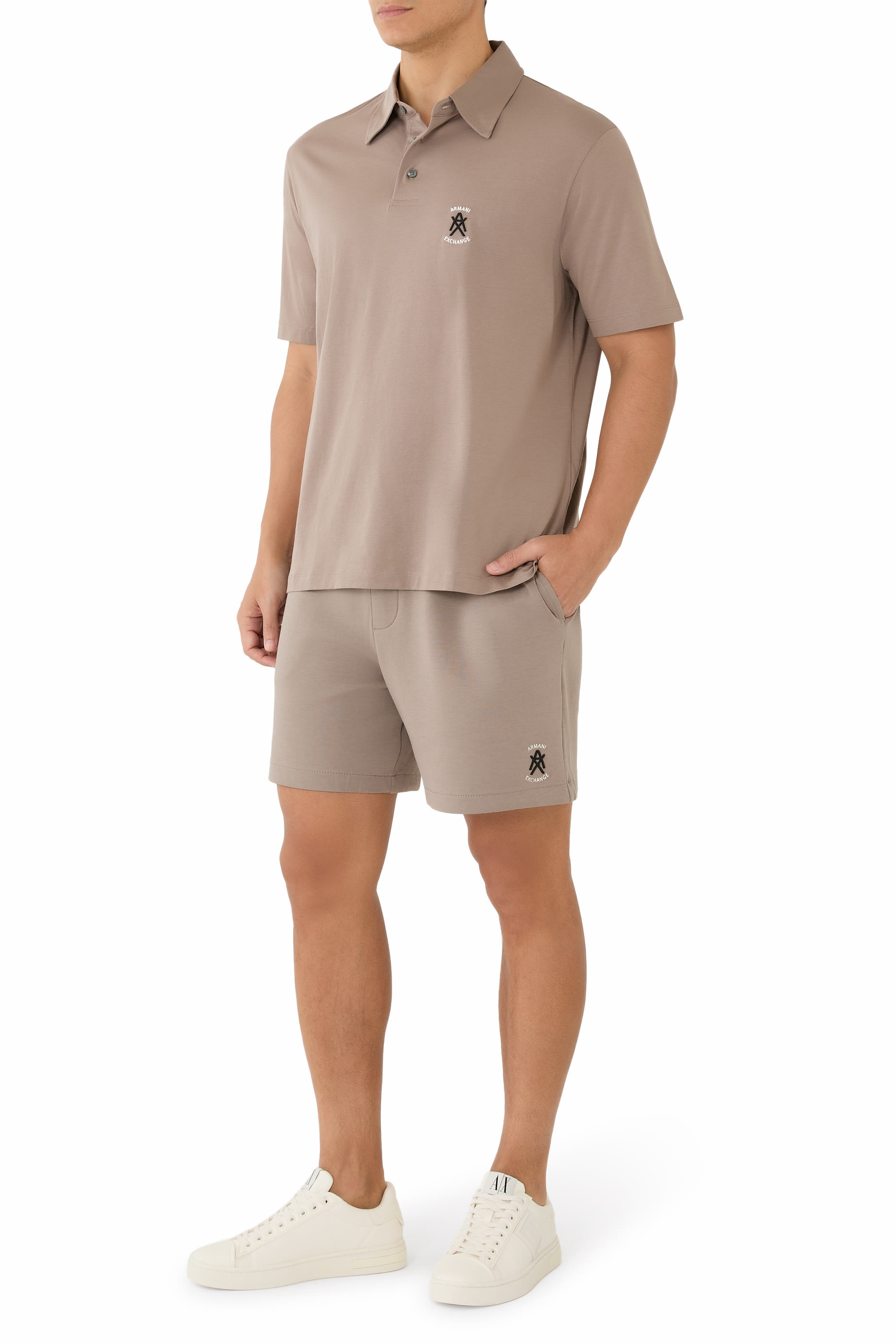 قميص بولو بشعار الماركة