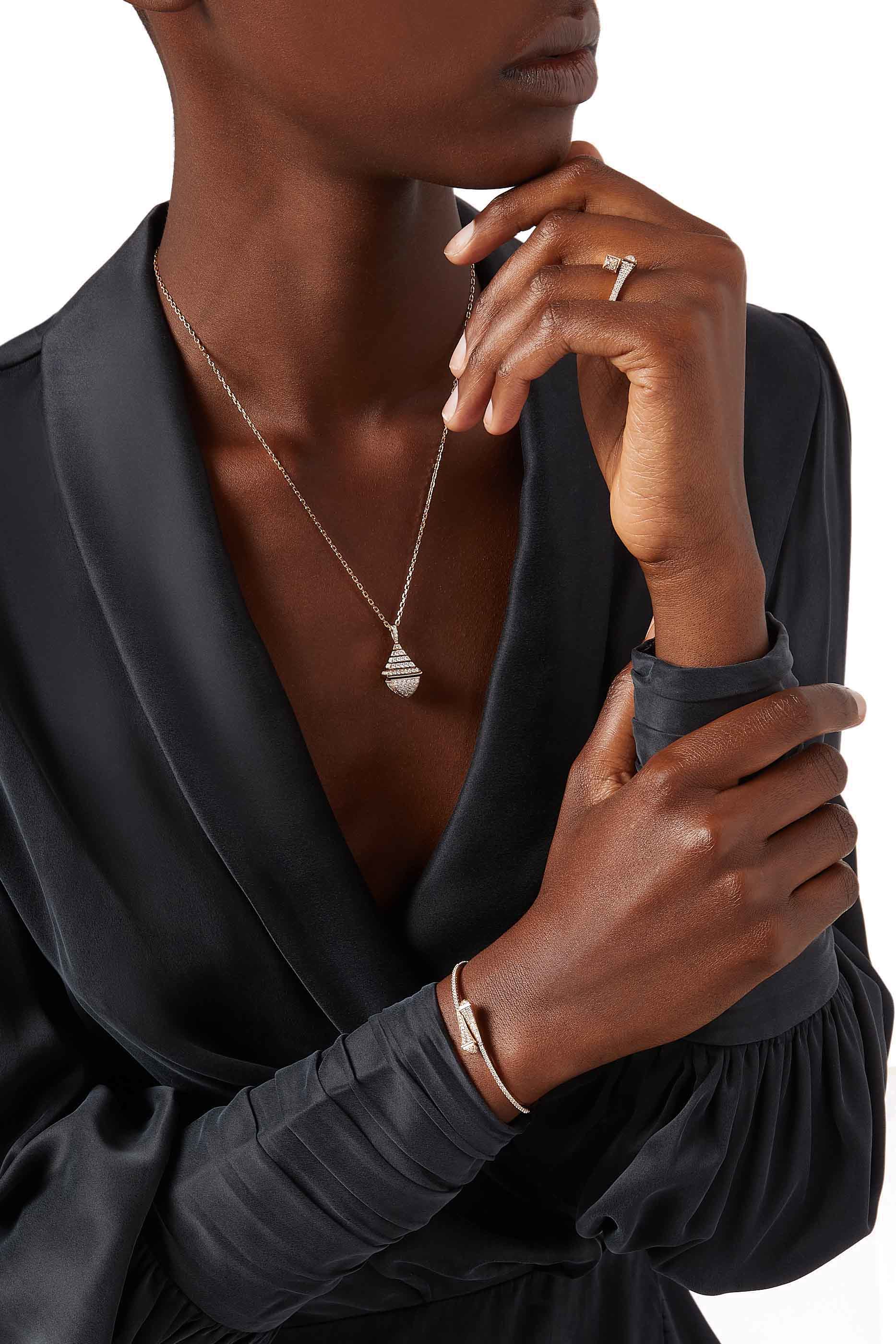 خاتم كليو مرصع بالماس