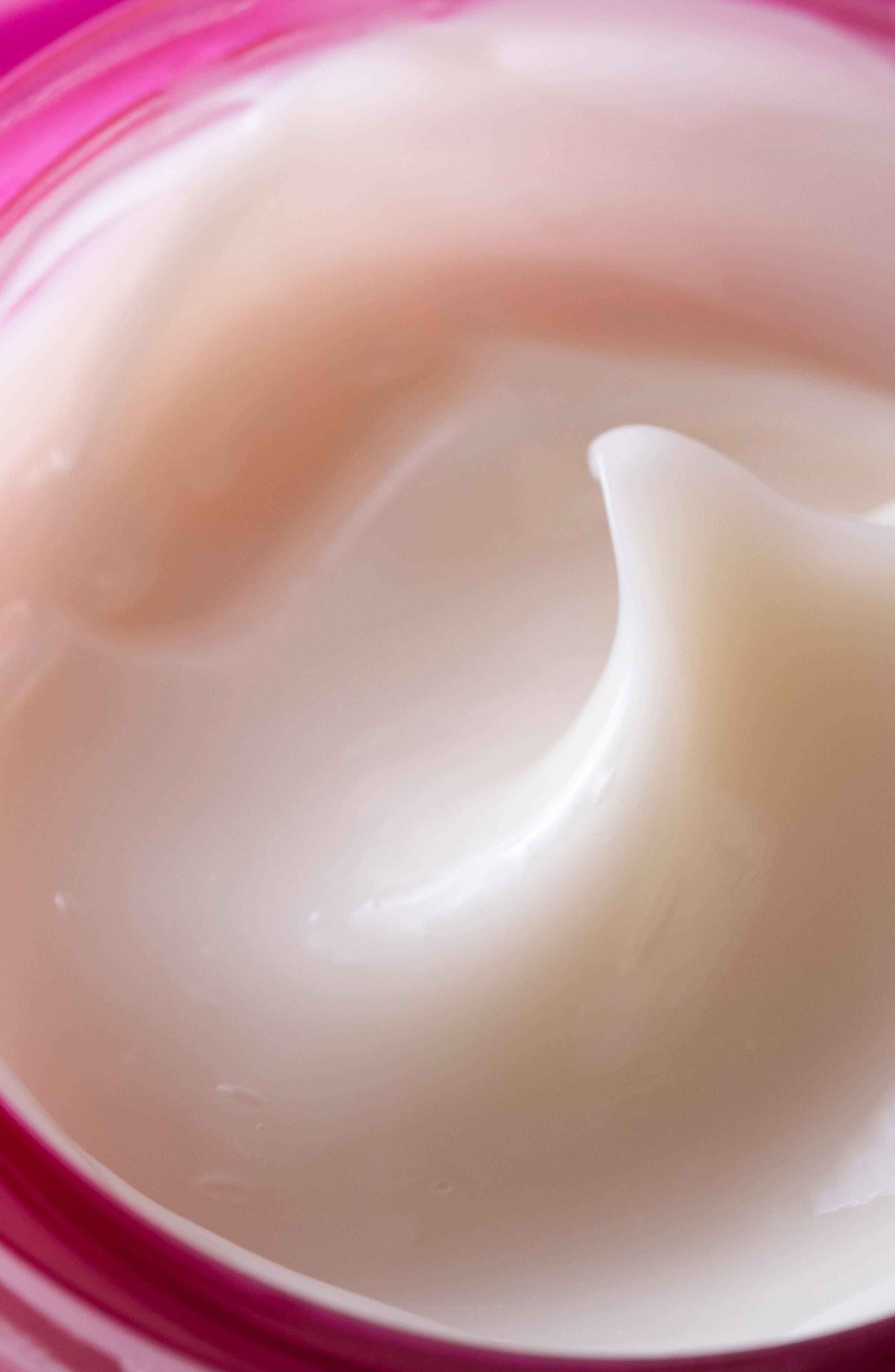 مقشر بحمض ليمون الكافيار