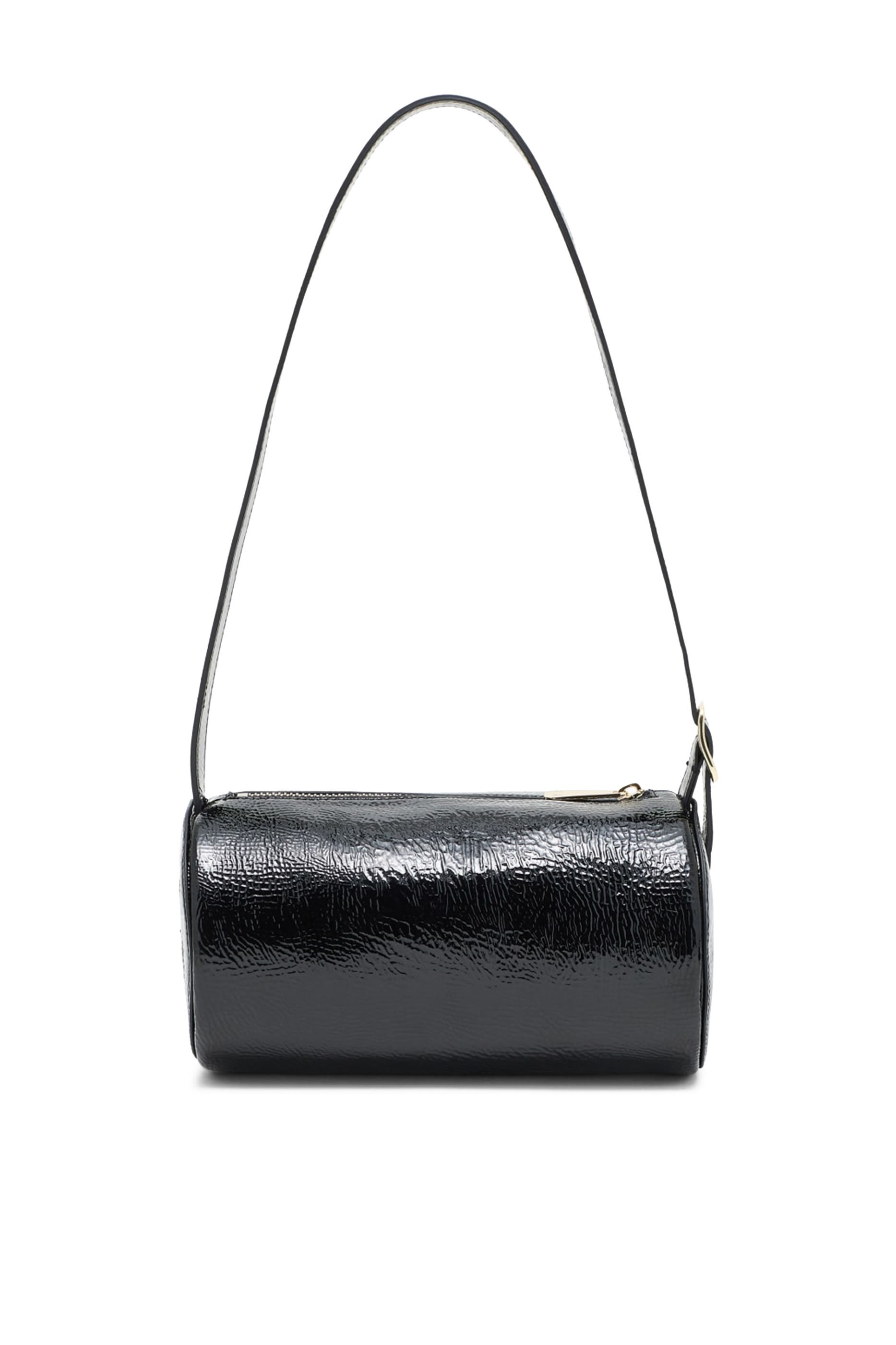 حقيبة صغيرة بشعار الماركة