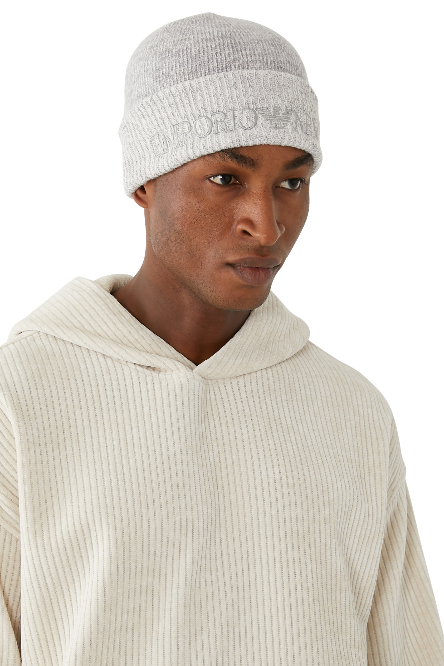 قبعة بيني بتطريز شعار الماركة