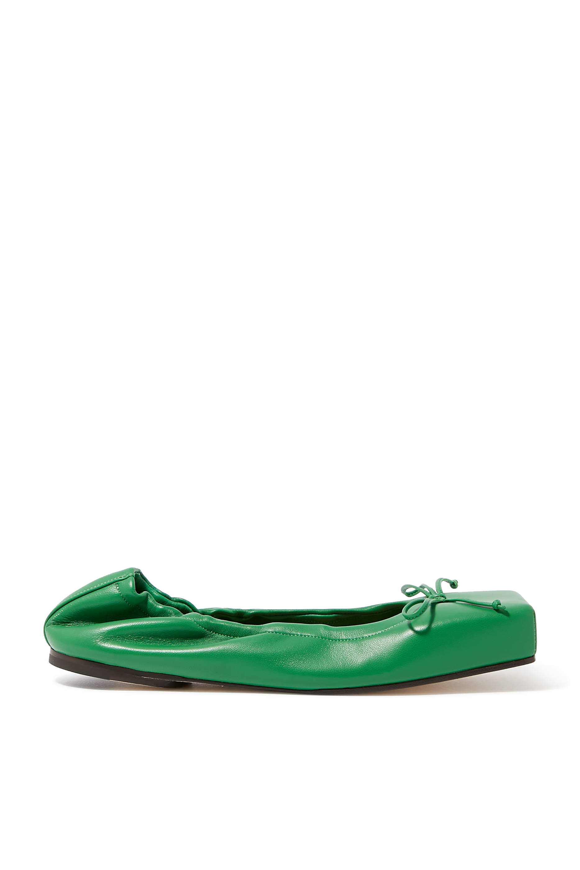 حذاء بالرينا بنعل مسطح بتصميم مربع