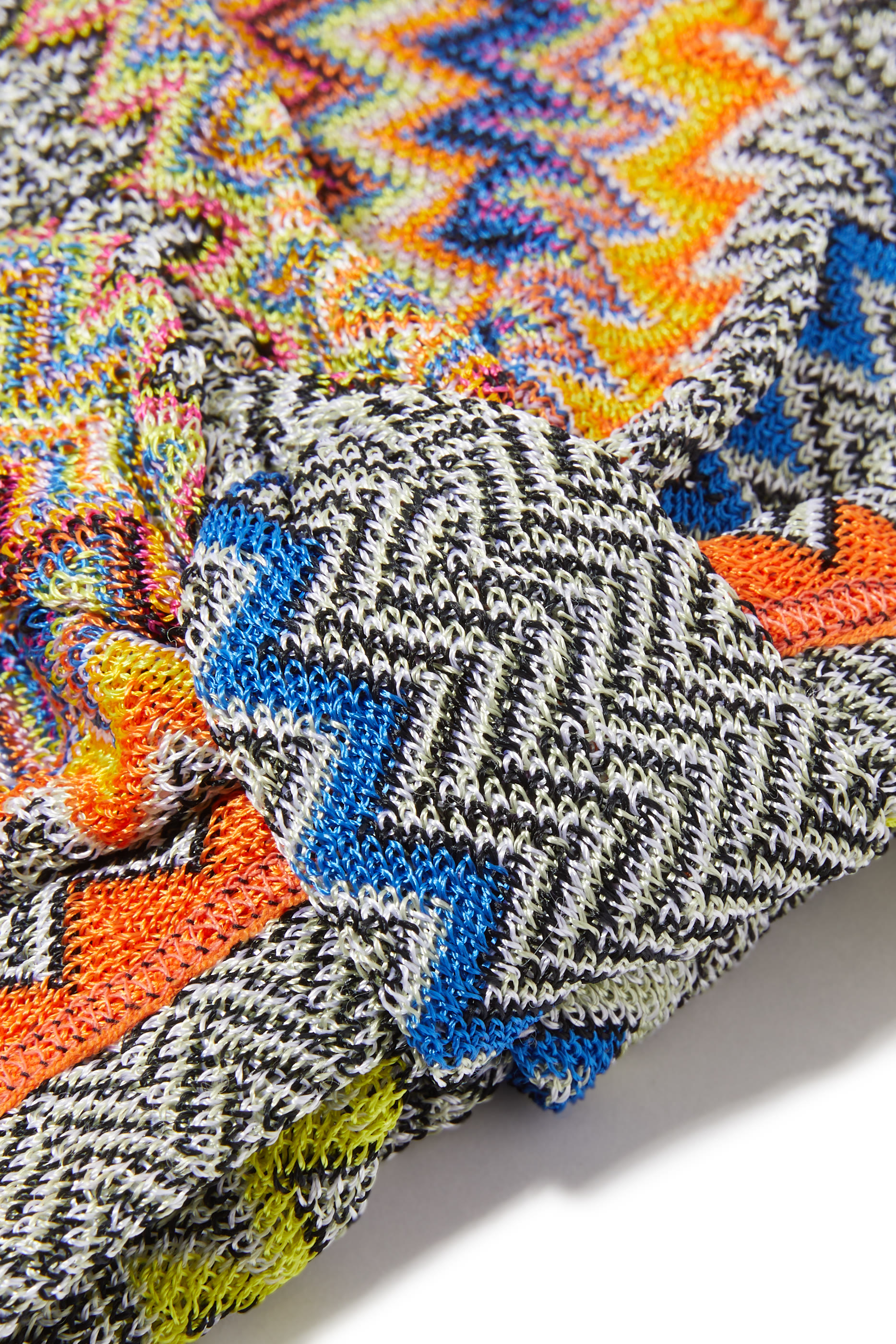 توربان بنقشة خطوط متعرجة فيسكوز