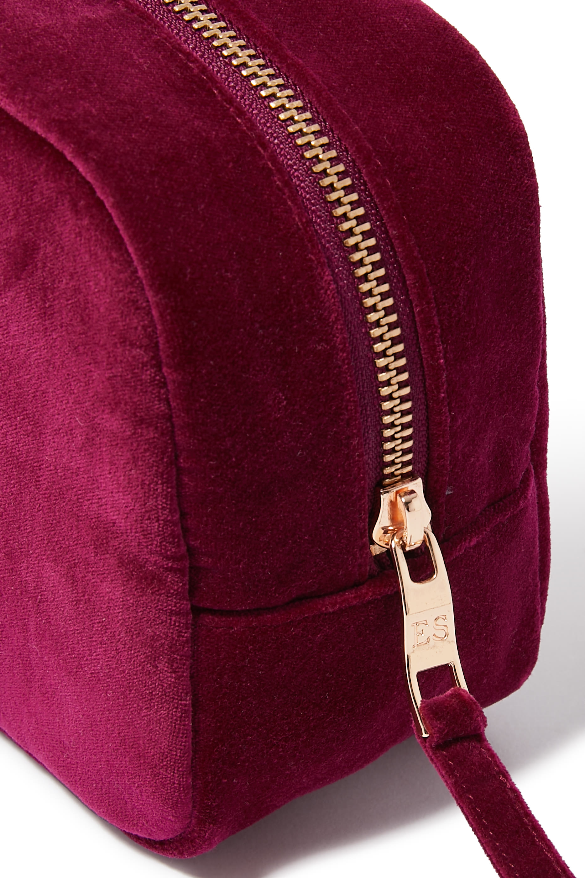 حقيبة مكياج إنشانتد بتطريزات فيلة