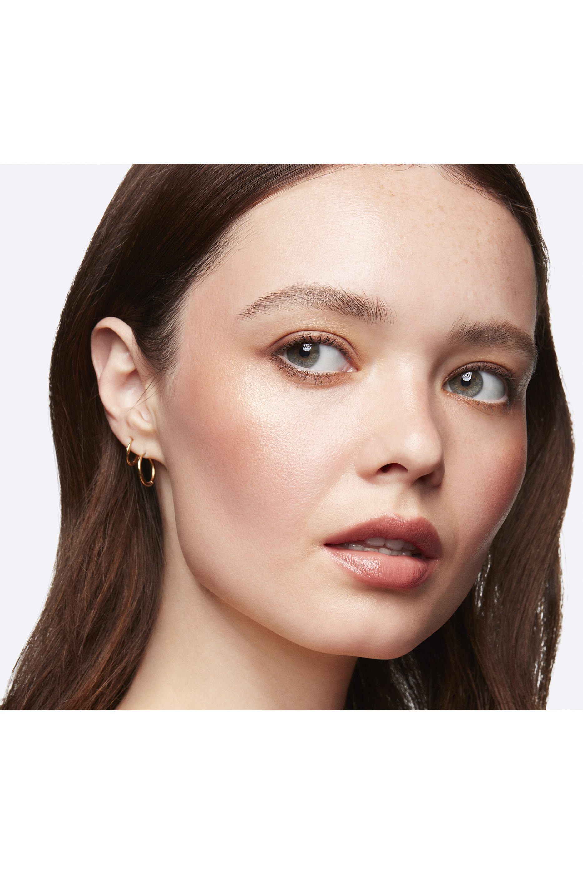 بودرة إكسترا دايمنشن سكين فينيش ماك &times; ويتني هيوستن