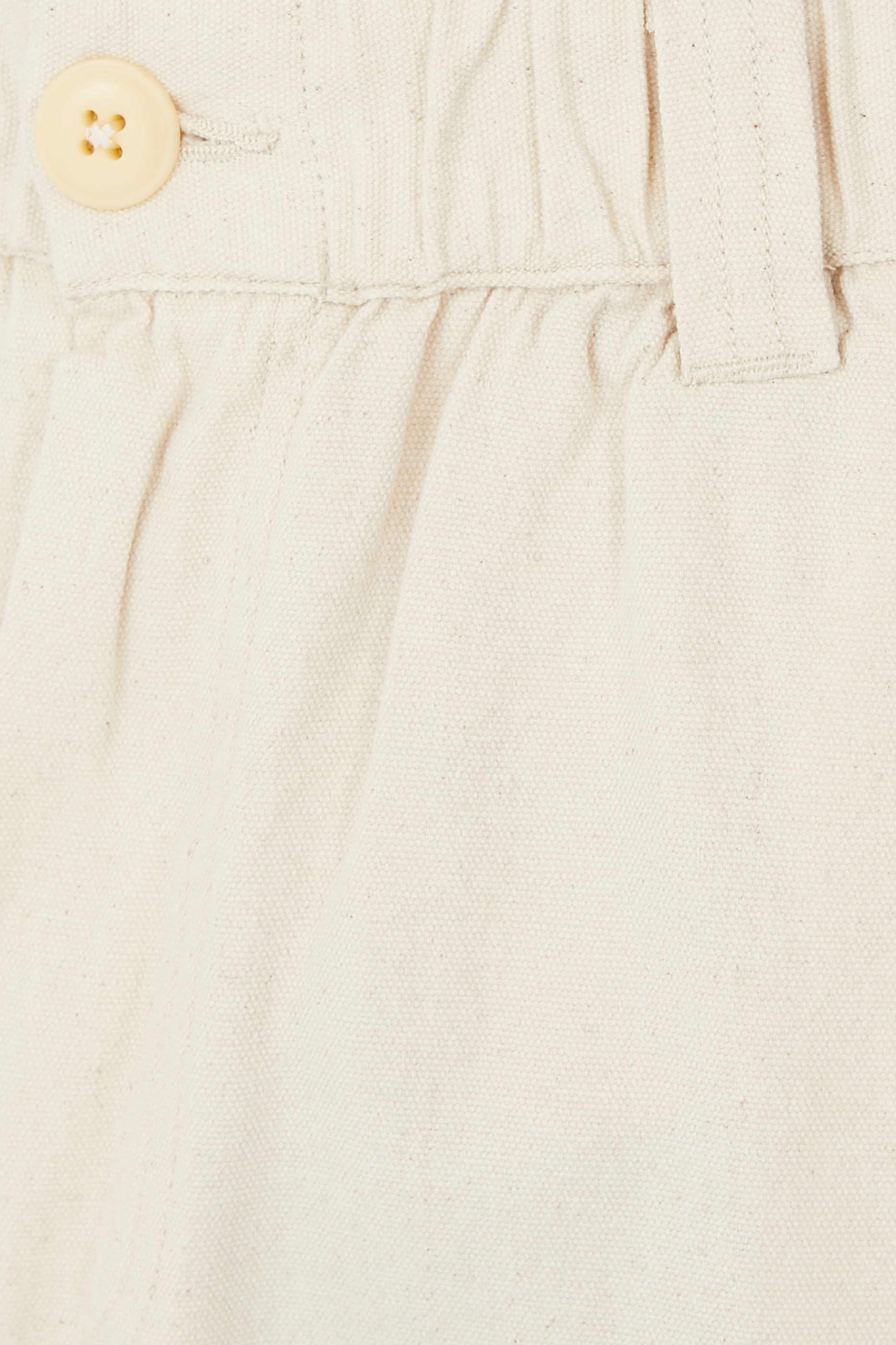 بنطال قماش بقصة قصيرة