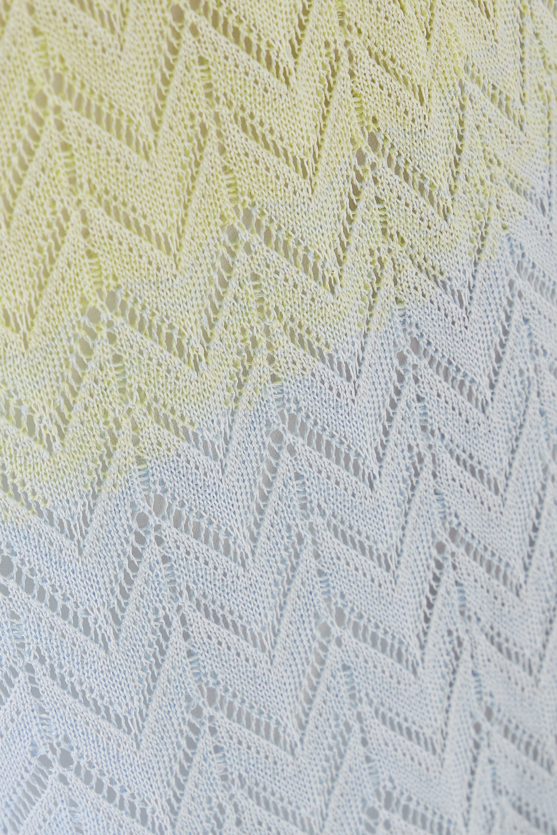 بنطال بقصة ساق واسعة ونقشة خطوط متعرجة شيفرون بلون متدرج