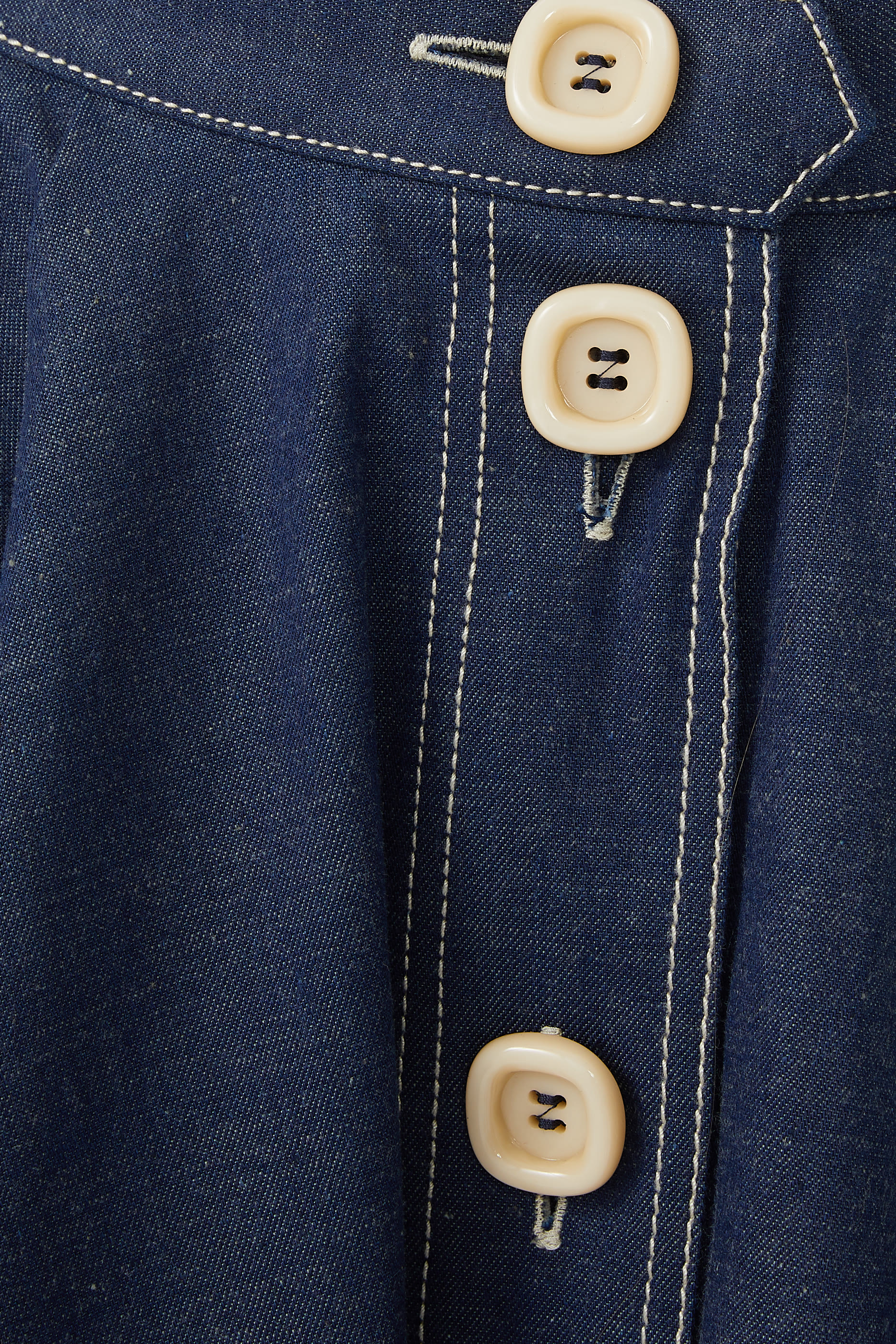 تنورة دنيم بطيات