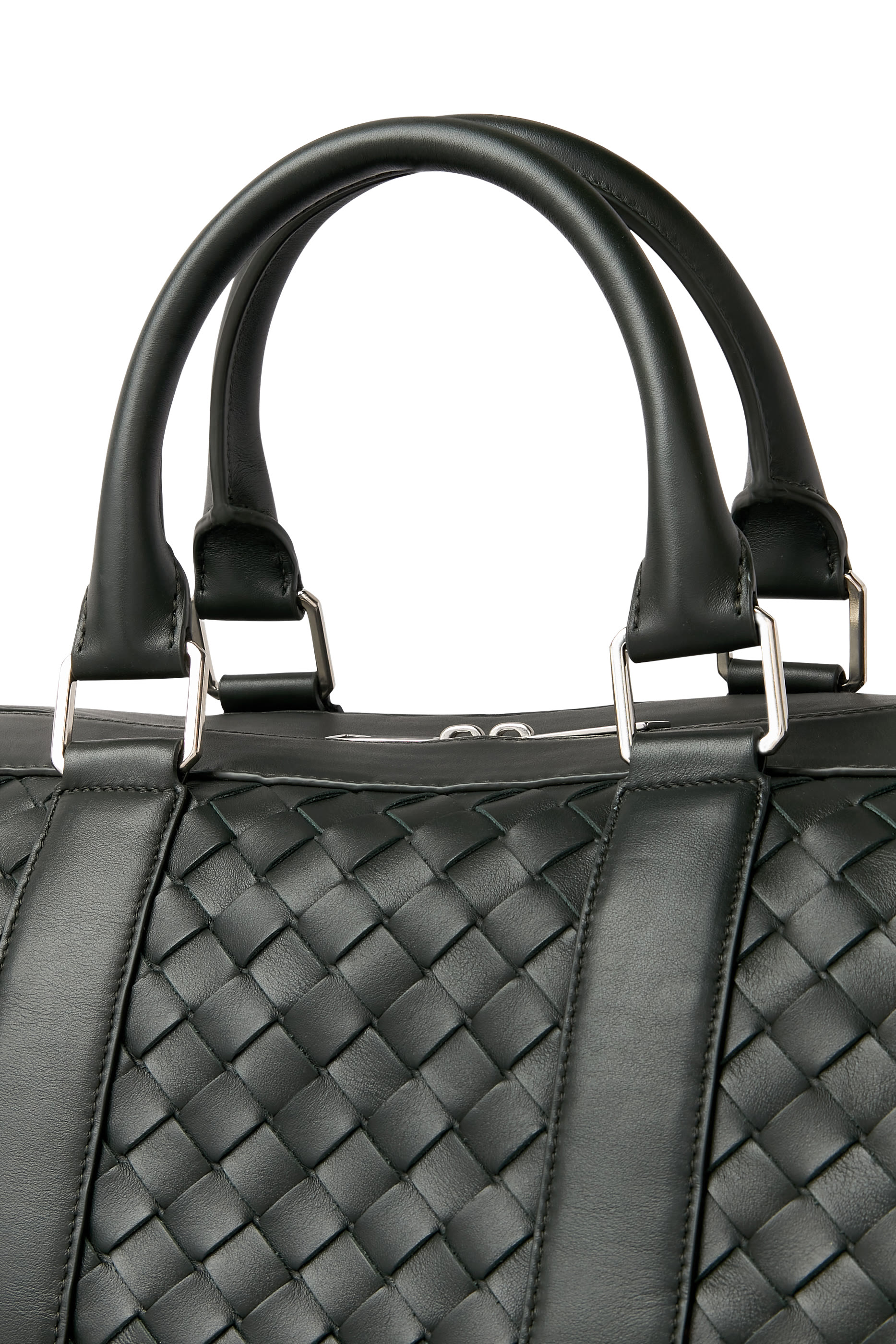 حقيبة دافل بتصميم مجدول