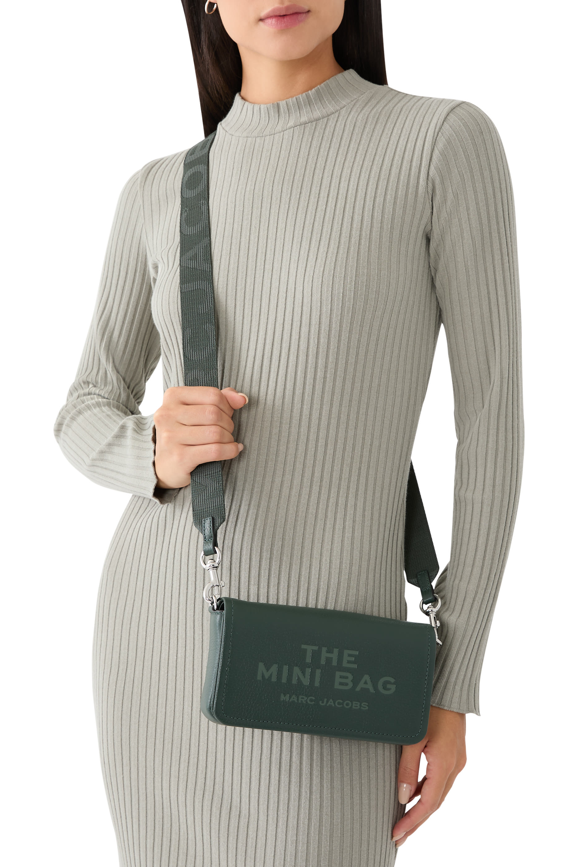 حقيبة صغيرة جلد