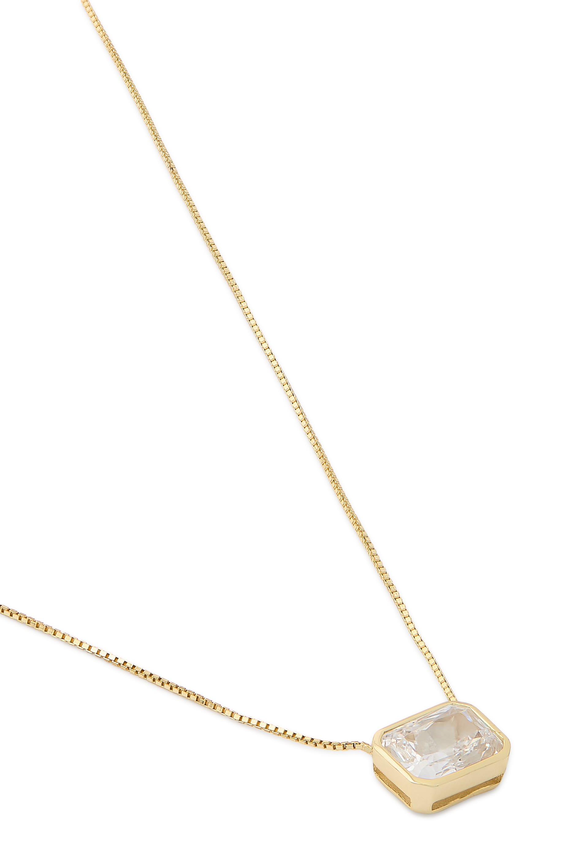 قلادة باغيت مرصعة بالزمرد