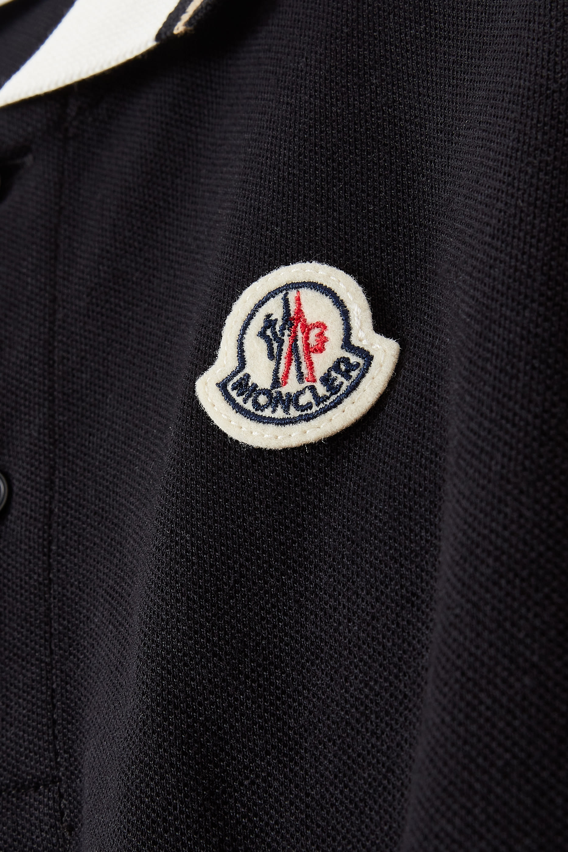 قميص بولو بأكمام قصيرة ورقعة شعار الماركة للأطفال