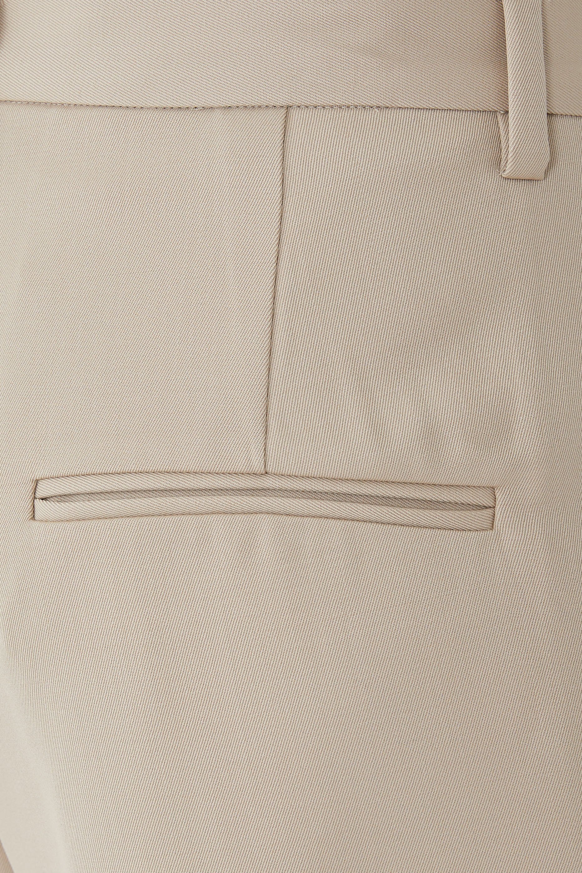 بنطال كاري بقصة ساق واسعة وخصر مرتفع