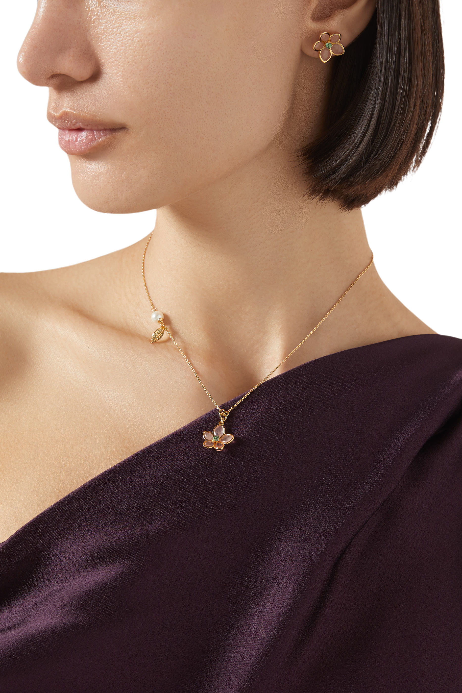 أقراط بتصميم زهرة