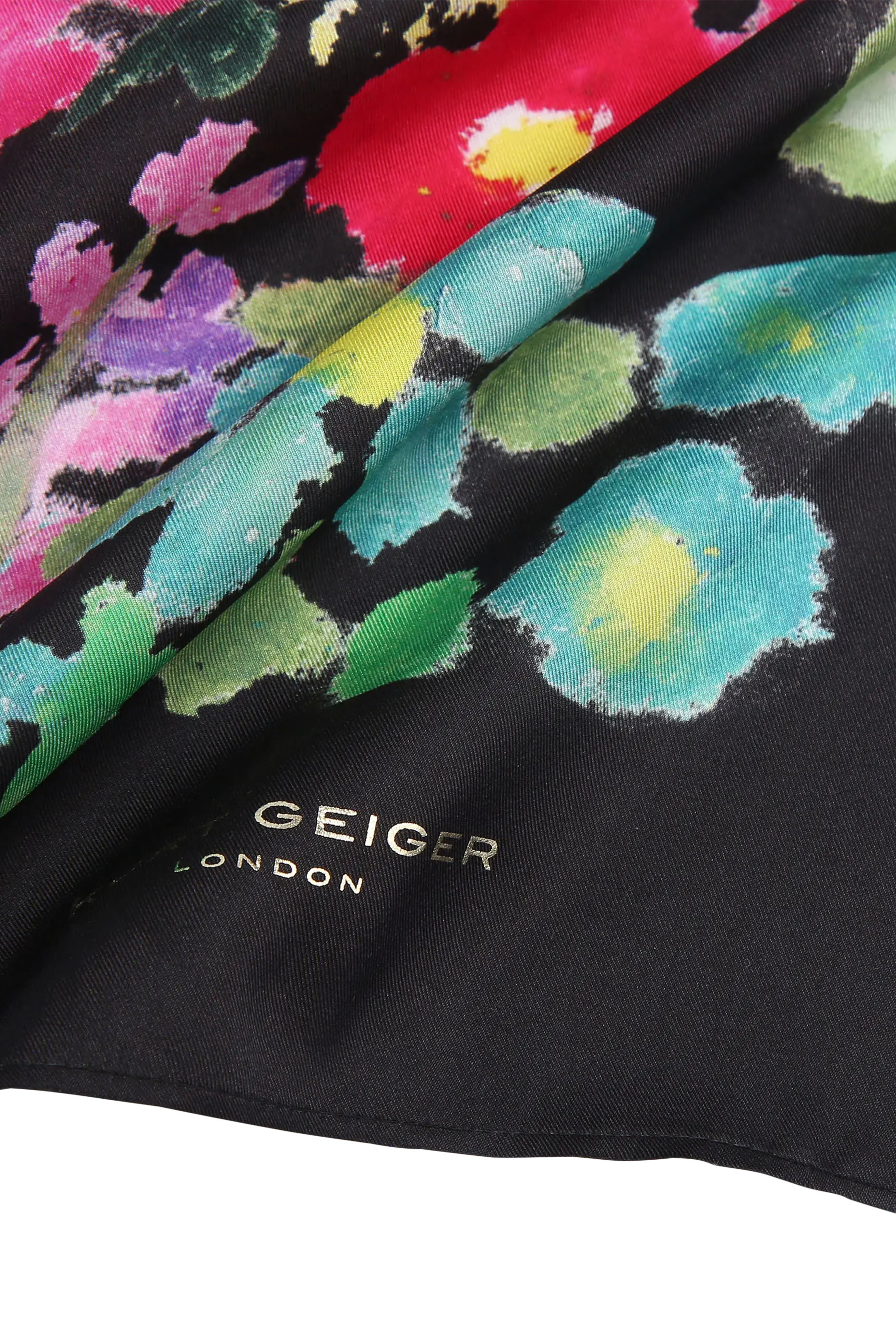 وشاح بتصميم مربع