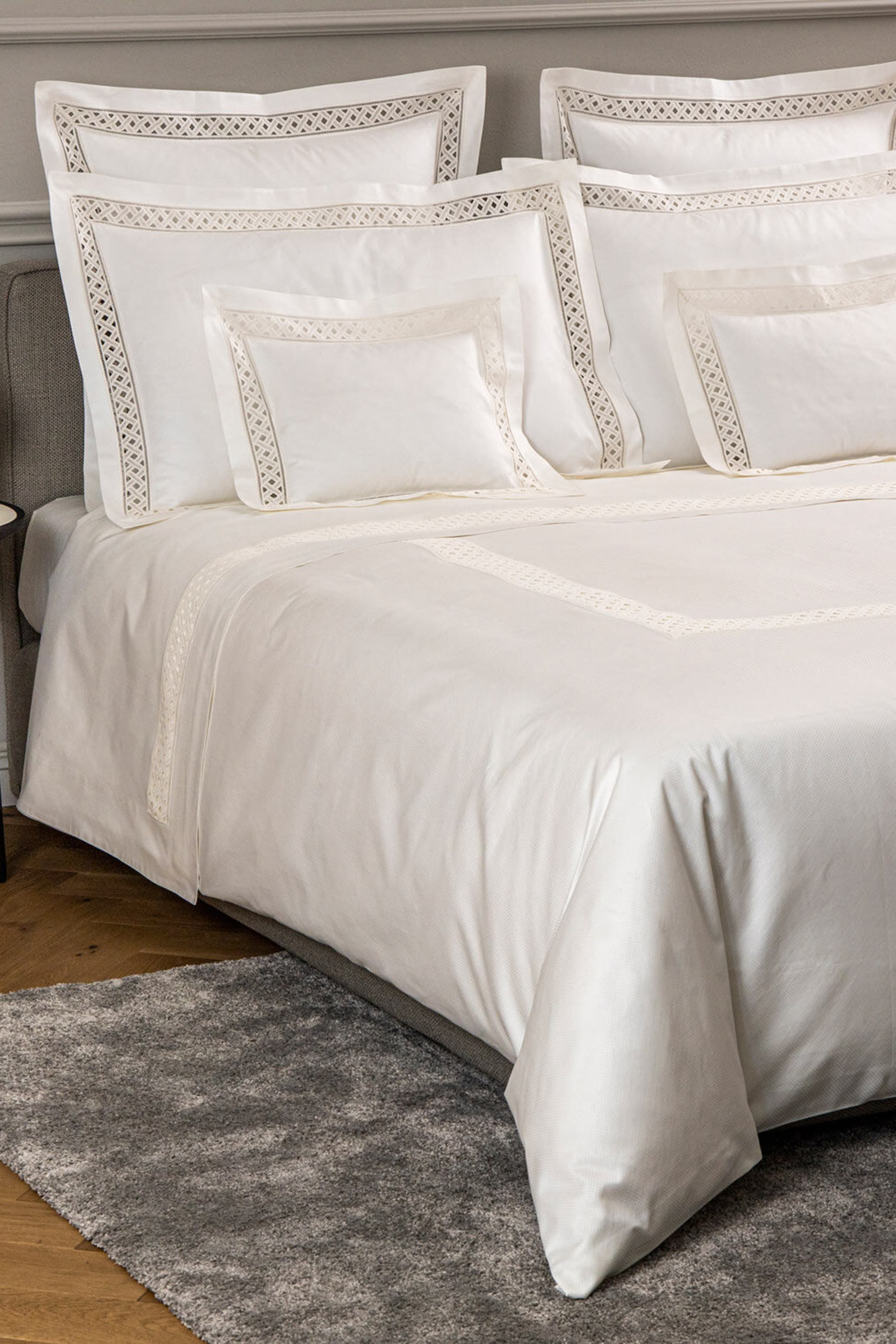 غطاء لحاف دانتيل بنقشة معينات