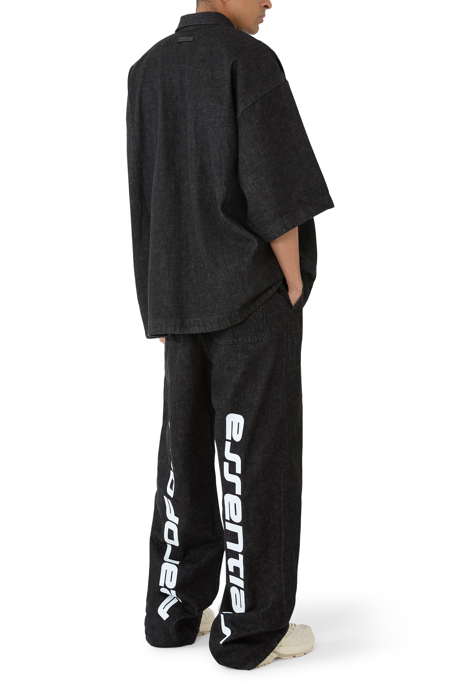 بنطال دنيم مستوحى من أزياء العمال