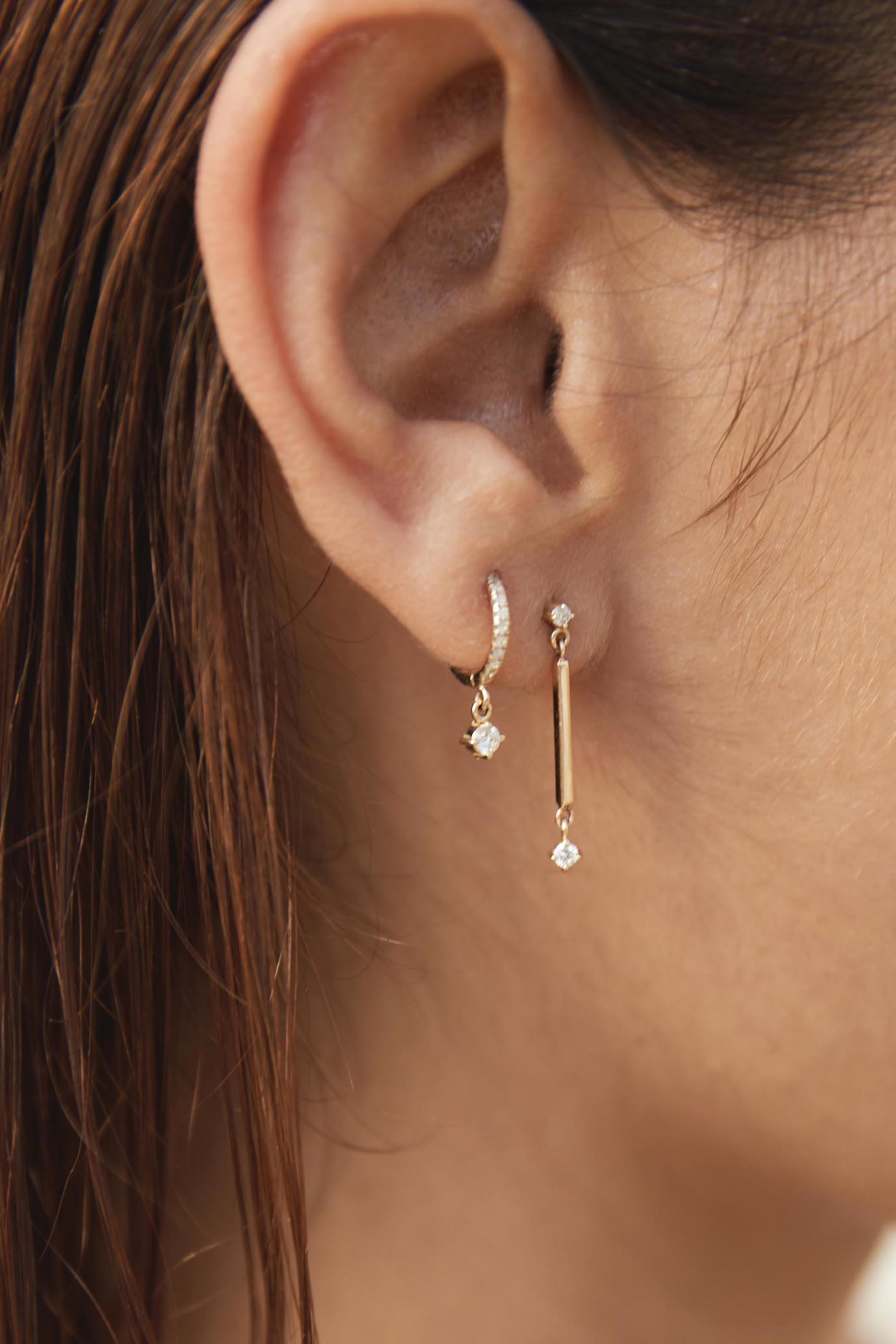 أقراط هاجي متدلية بمفصلة مرصعة بماس، ذهب أصفر عيار 