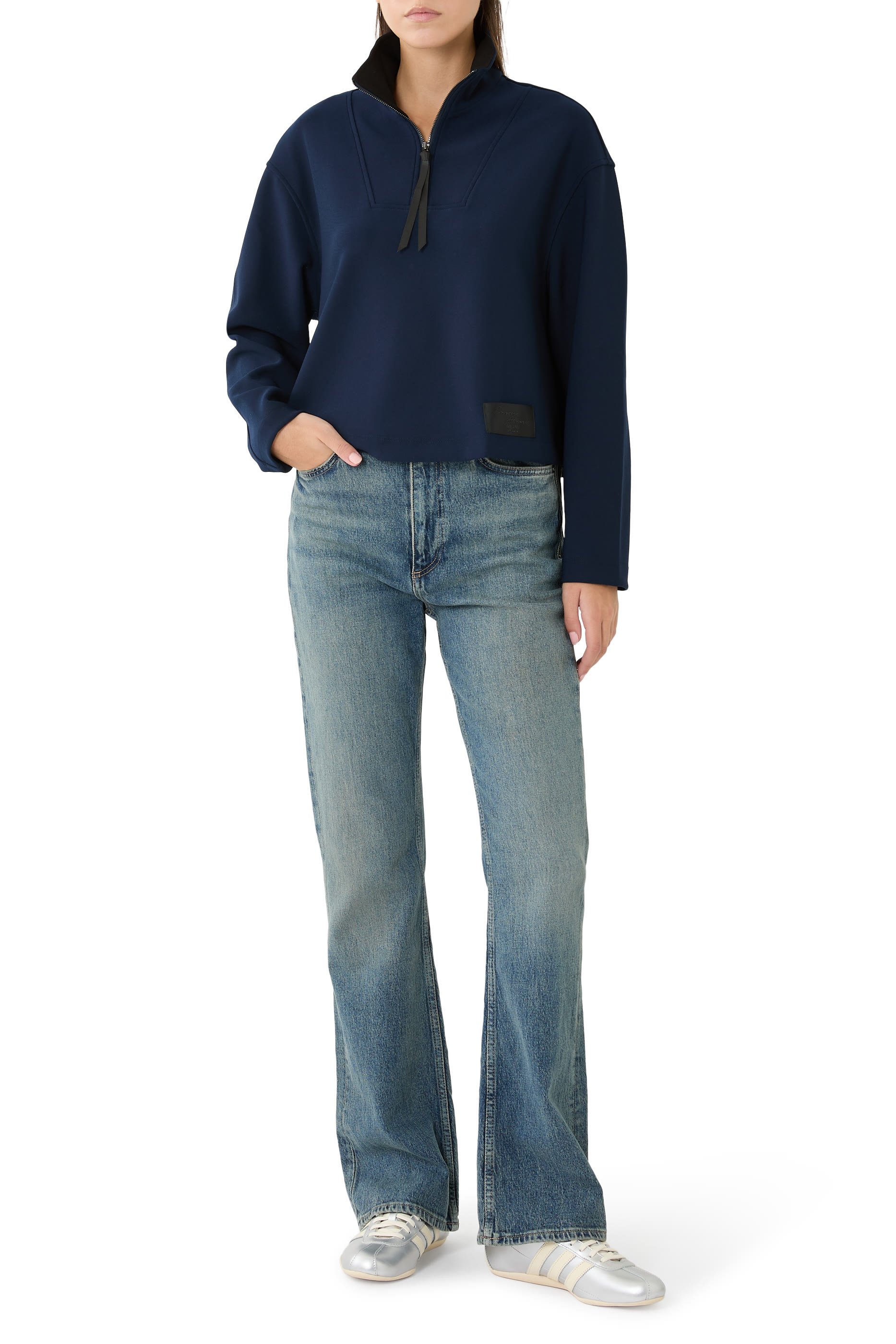 سويت شيرت بنصف سحاب وشعار الماركة