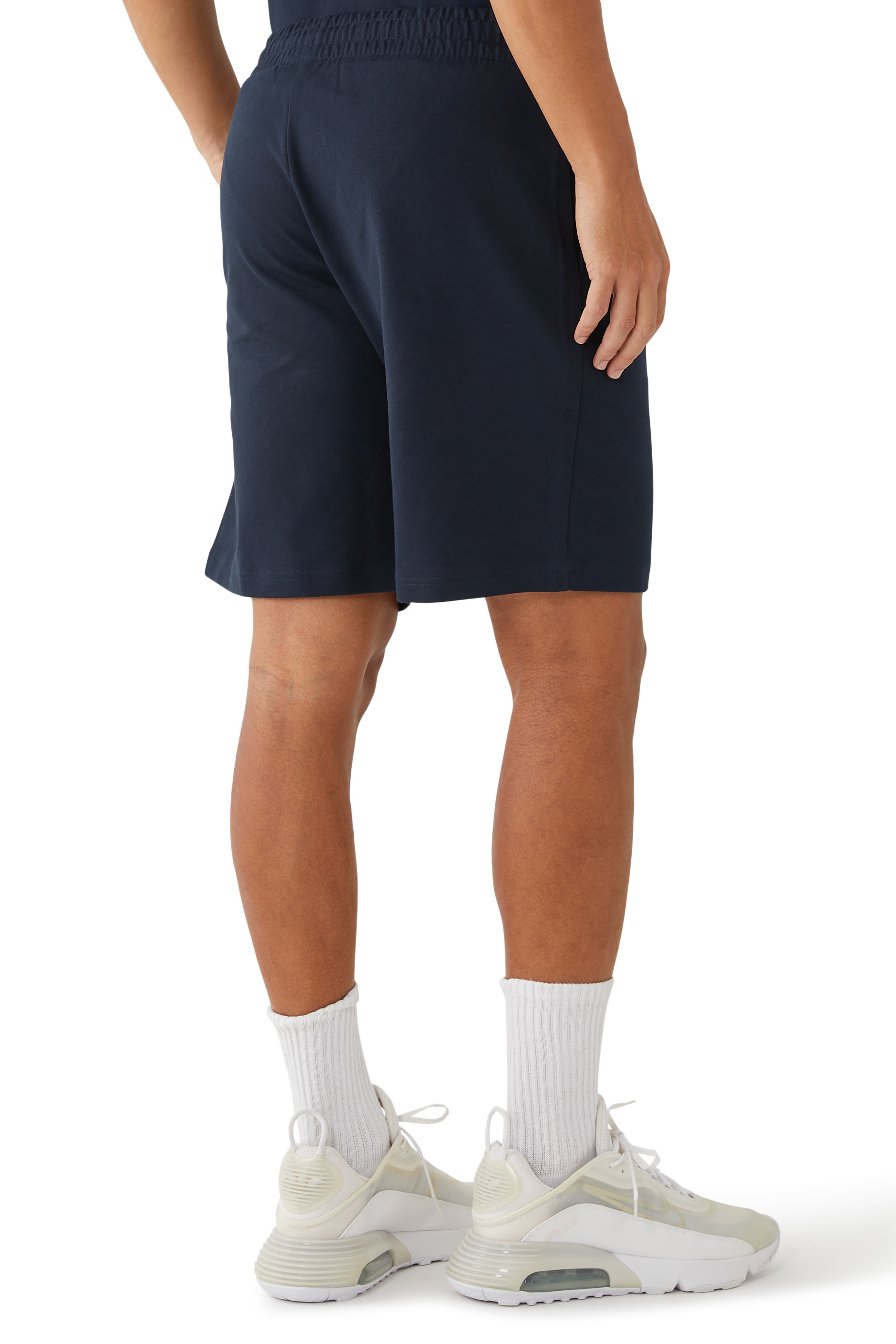 شورت بشعار الماركة